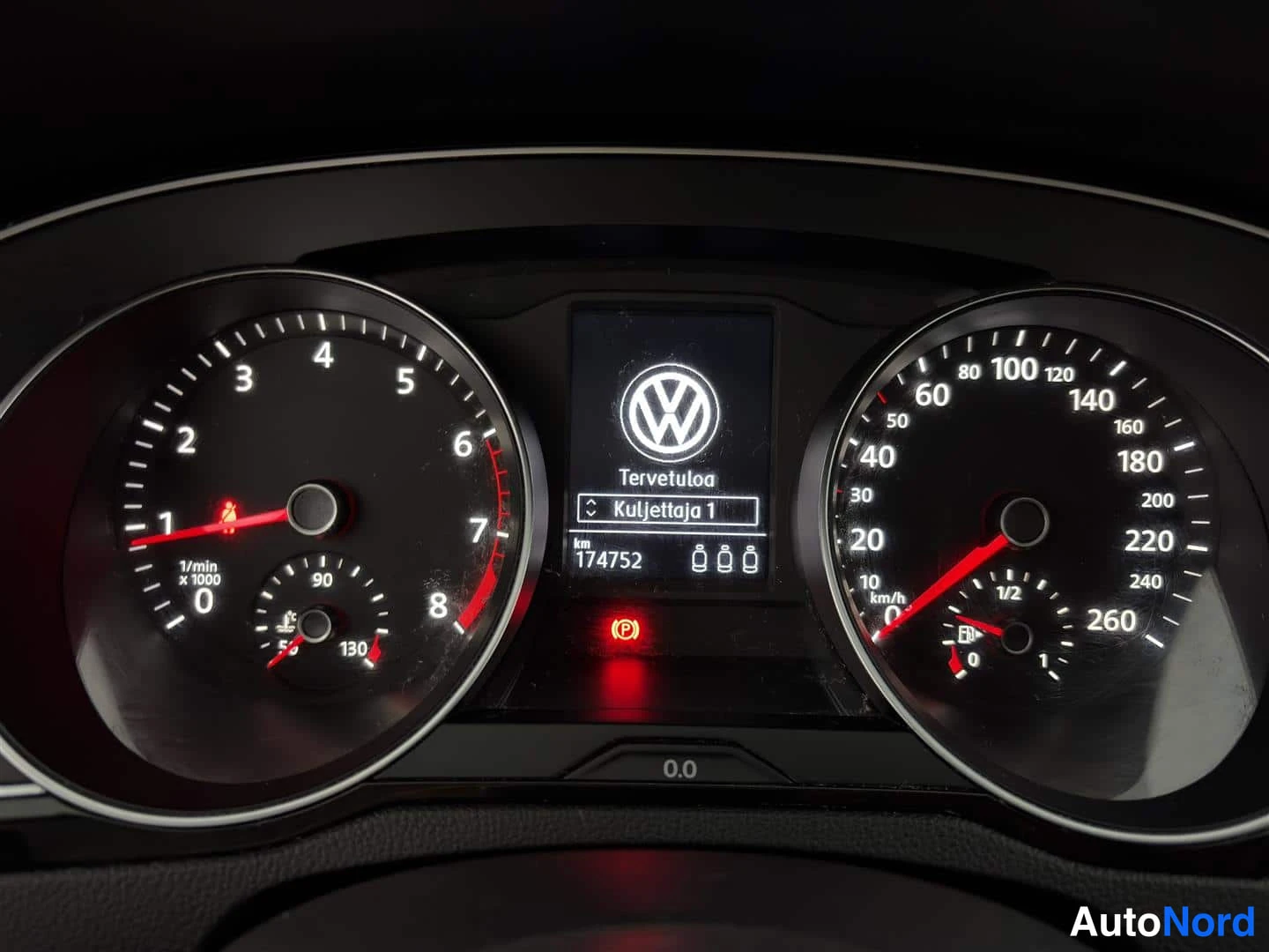 Harmaa Volkswagen Passat 2018, kuva 21
