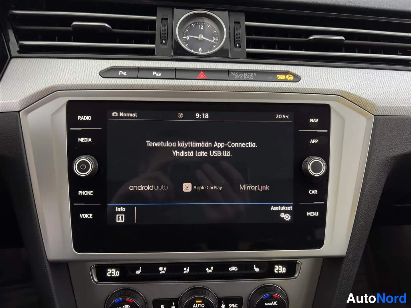 Harmaa Volkswagen Passat 2018, kuva 23