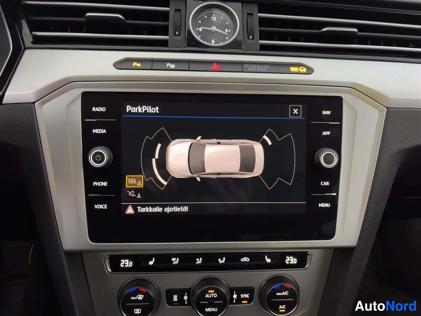 Harmaa Volkswagen Passat 2018, kuva 24