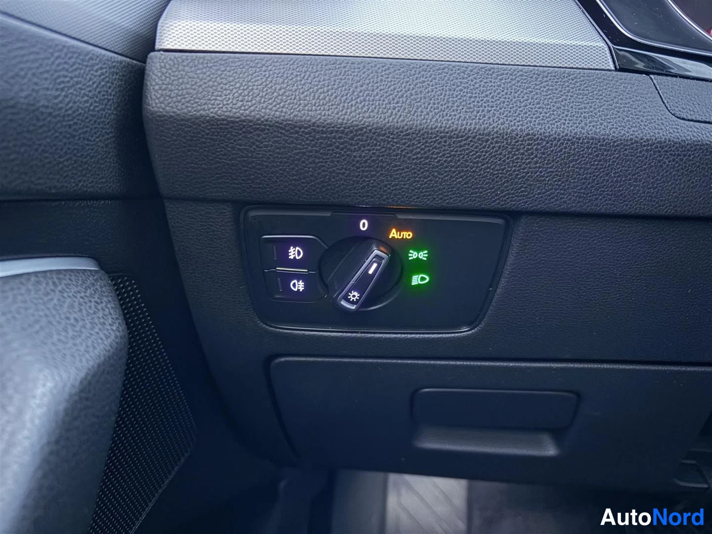 Harmaa Volkswagen Passat 2018, kuva 30