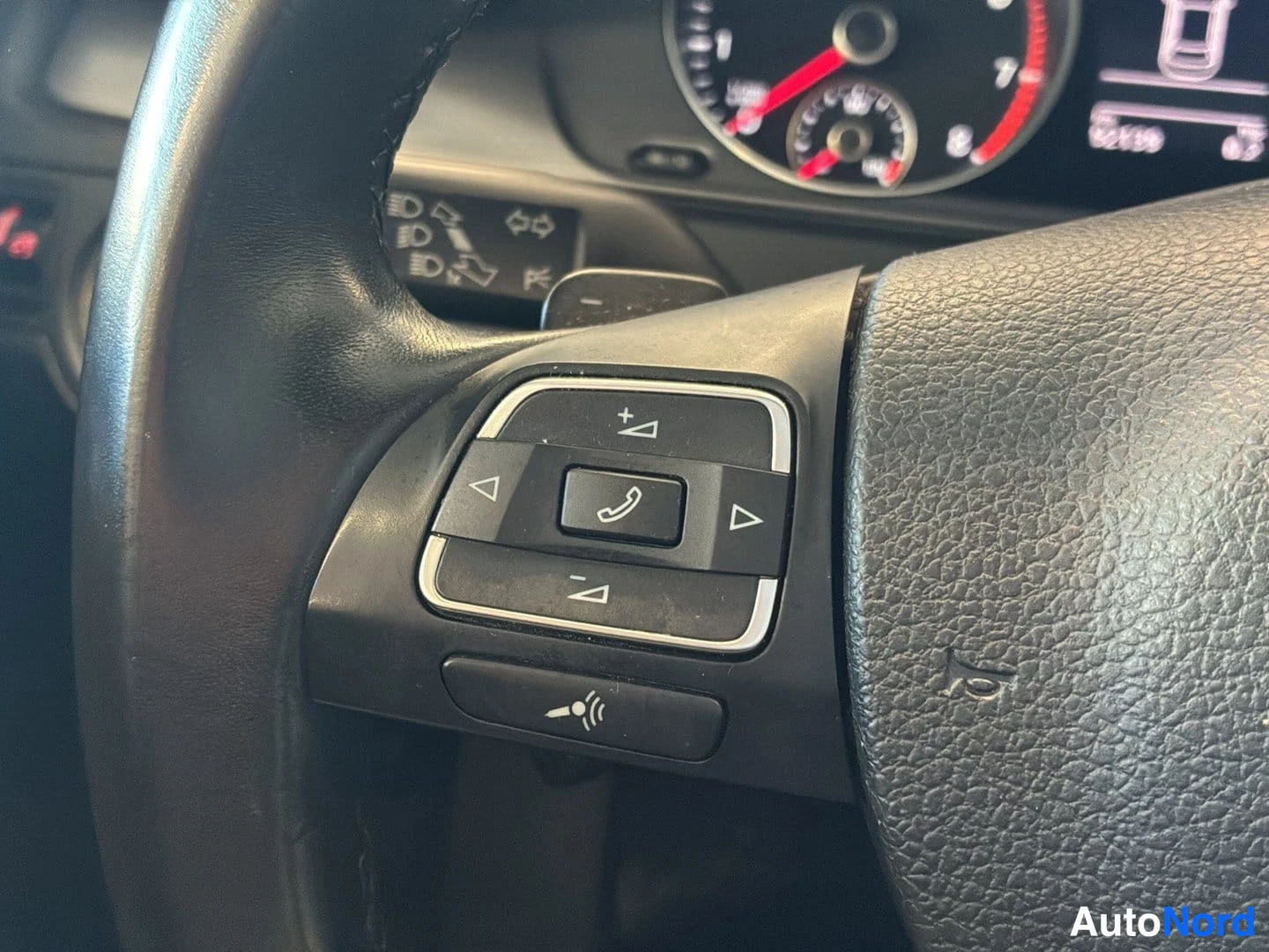 Ruskea Volkswagen Passat 2012, kuva 14