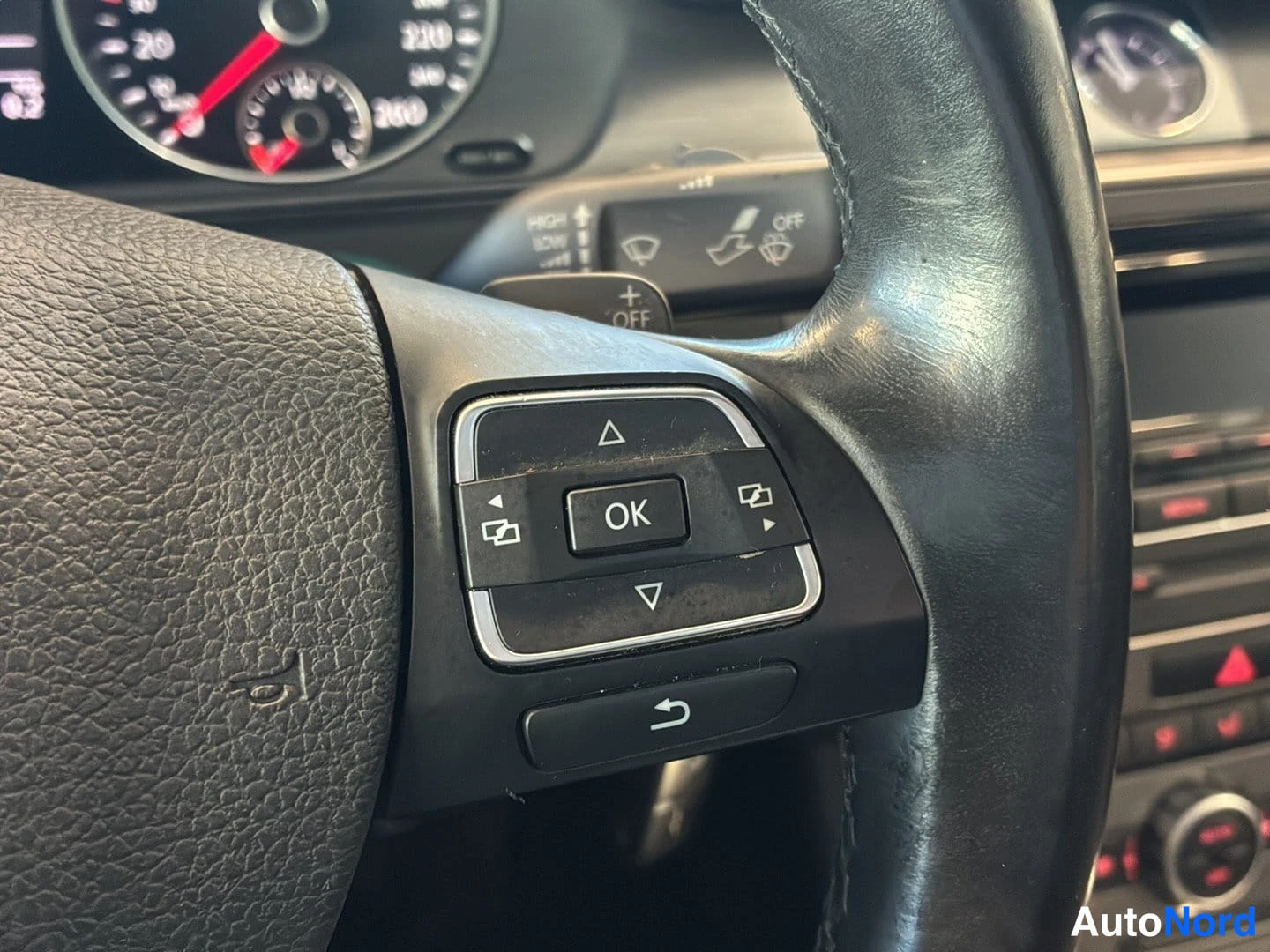 Ruskea Volkswagen Passat 2012, kuva 15