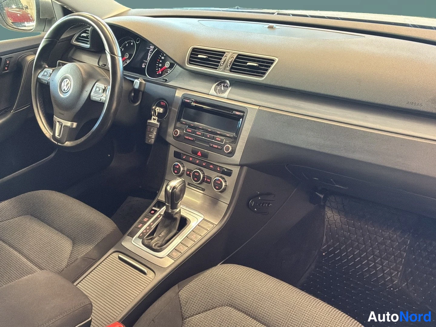 Ruskea Volkswagen Passat 2012, kuva 9