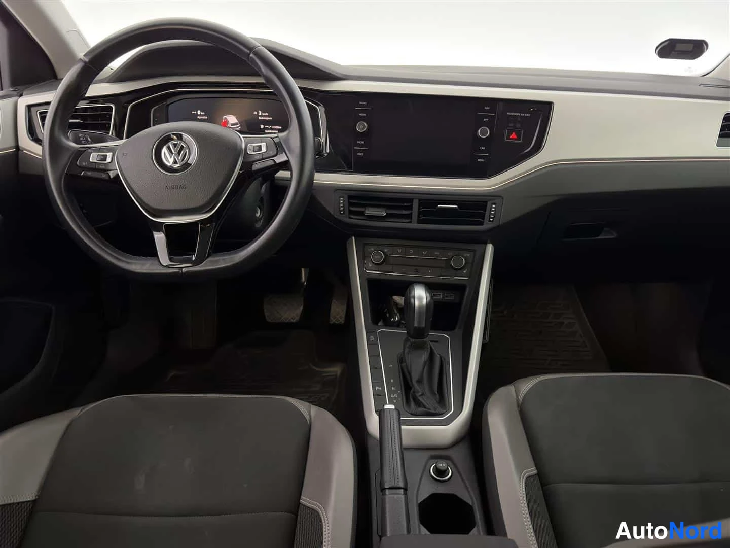 Musta Volkswagen Polo 2020, kuva 13