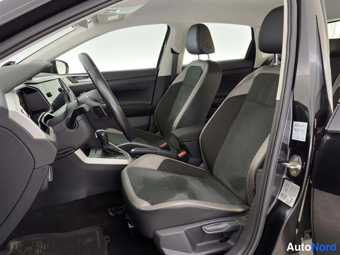 Musta Volkswagen Polo 2020, kuva 16