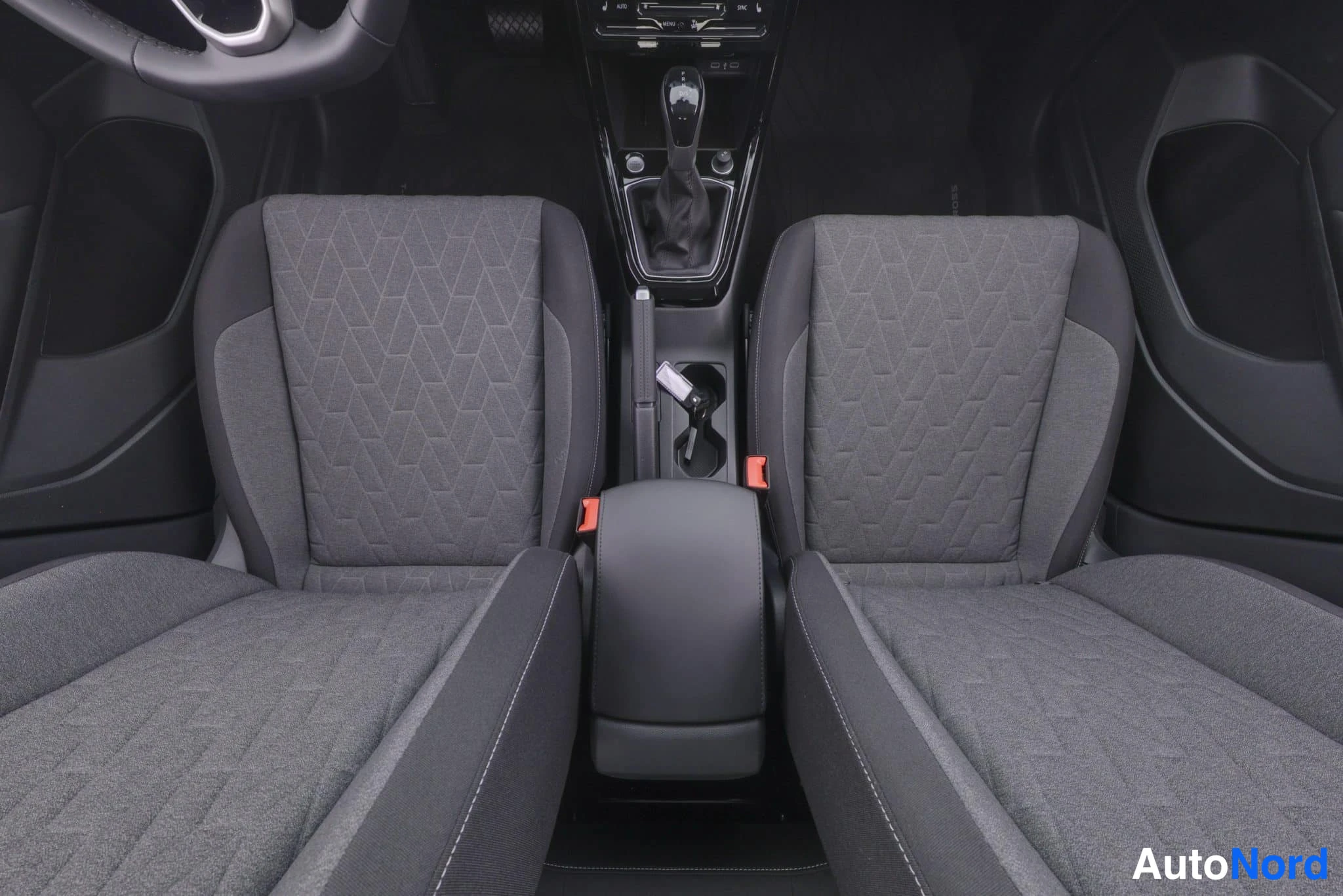 Punainen Volkswagen T-Cross 2026, kuva 17