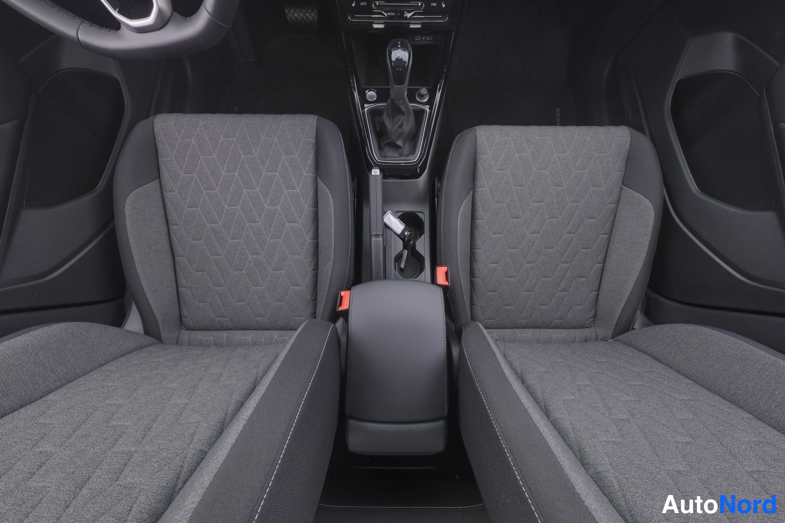 Punainen Volkswagen T-Cross 2026, kuva 18