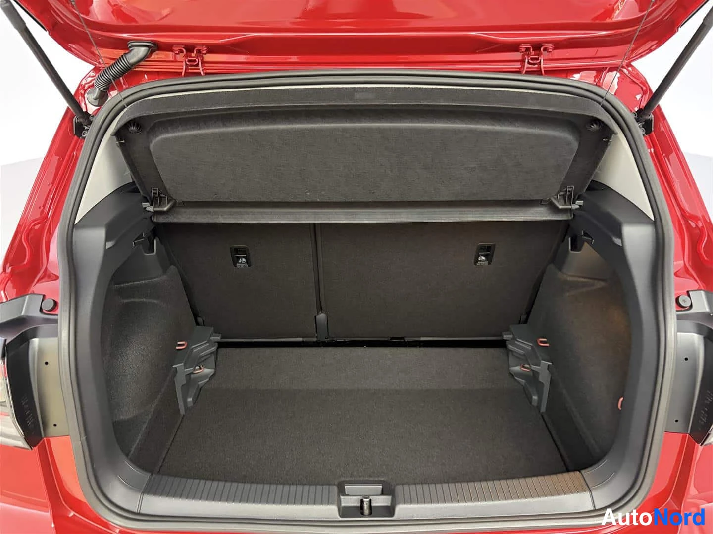 Punainen Volkswagen T-Cross 2026, kuva 22