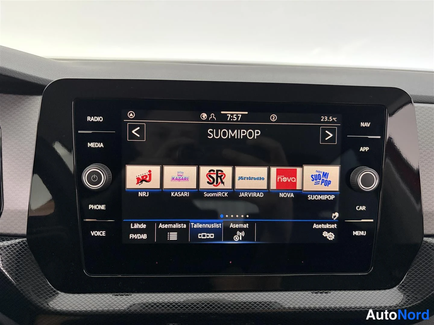 Punainen Volkswagen T-Cross 2026, kuva 24