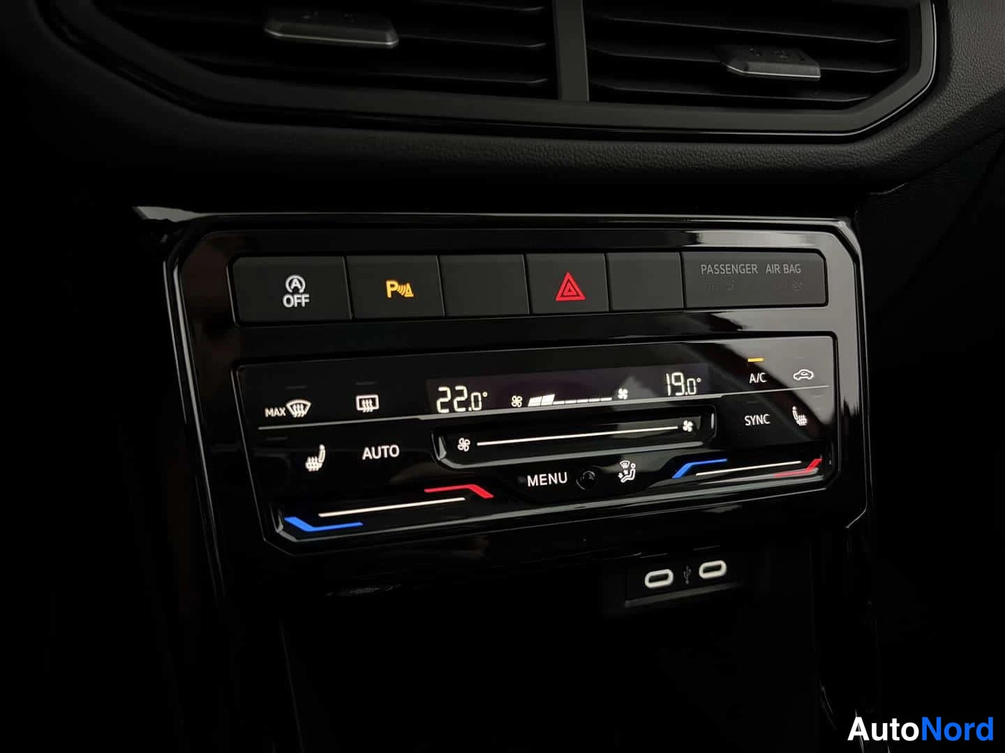 Punainen Volkswagen T-Cross 2026, kuva 27