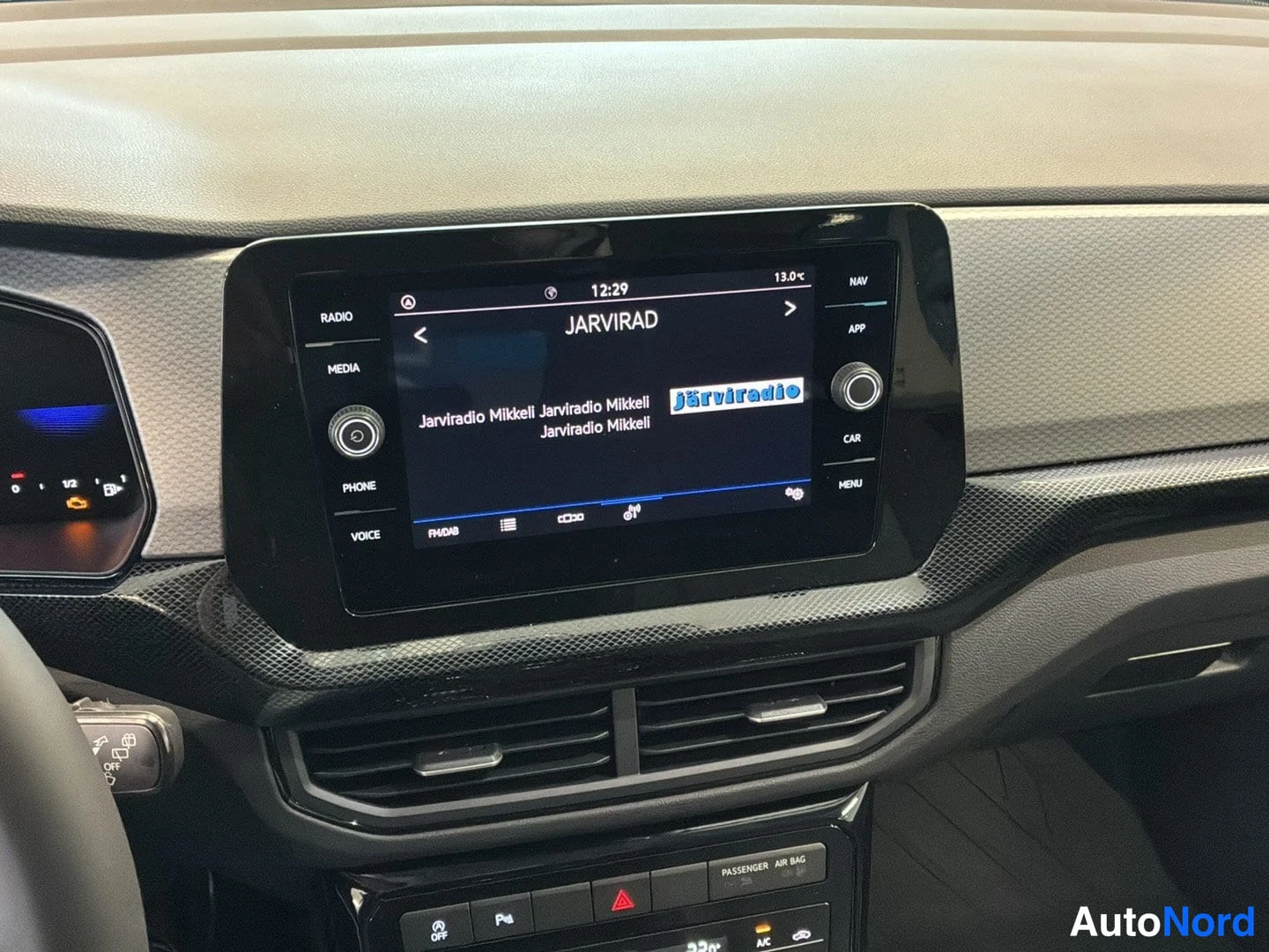 Harmaa Volkswagen T-Cross 2026, kuva 12