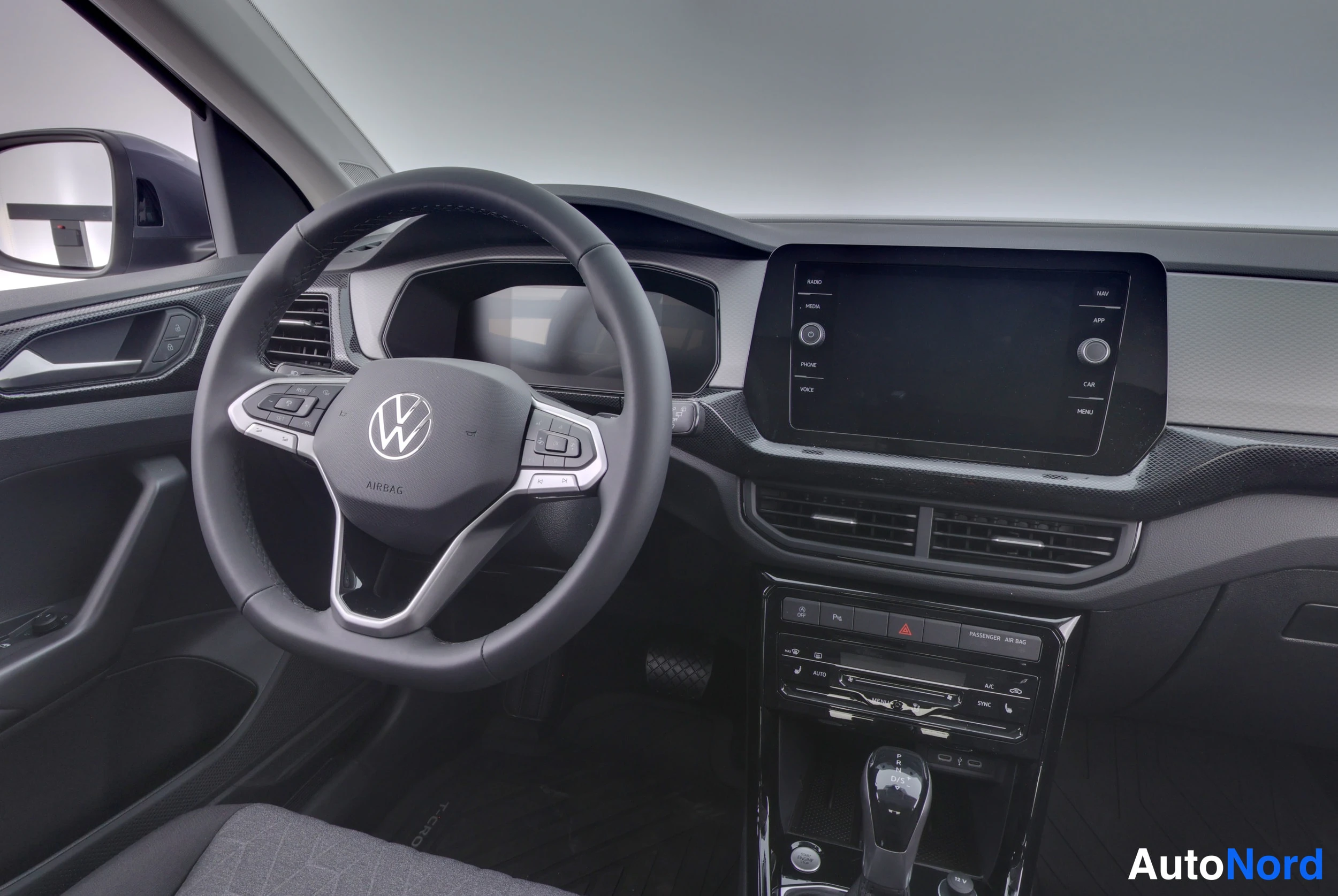 Harmaa Volkswagen T-Cross 2026, kuva 16