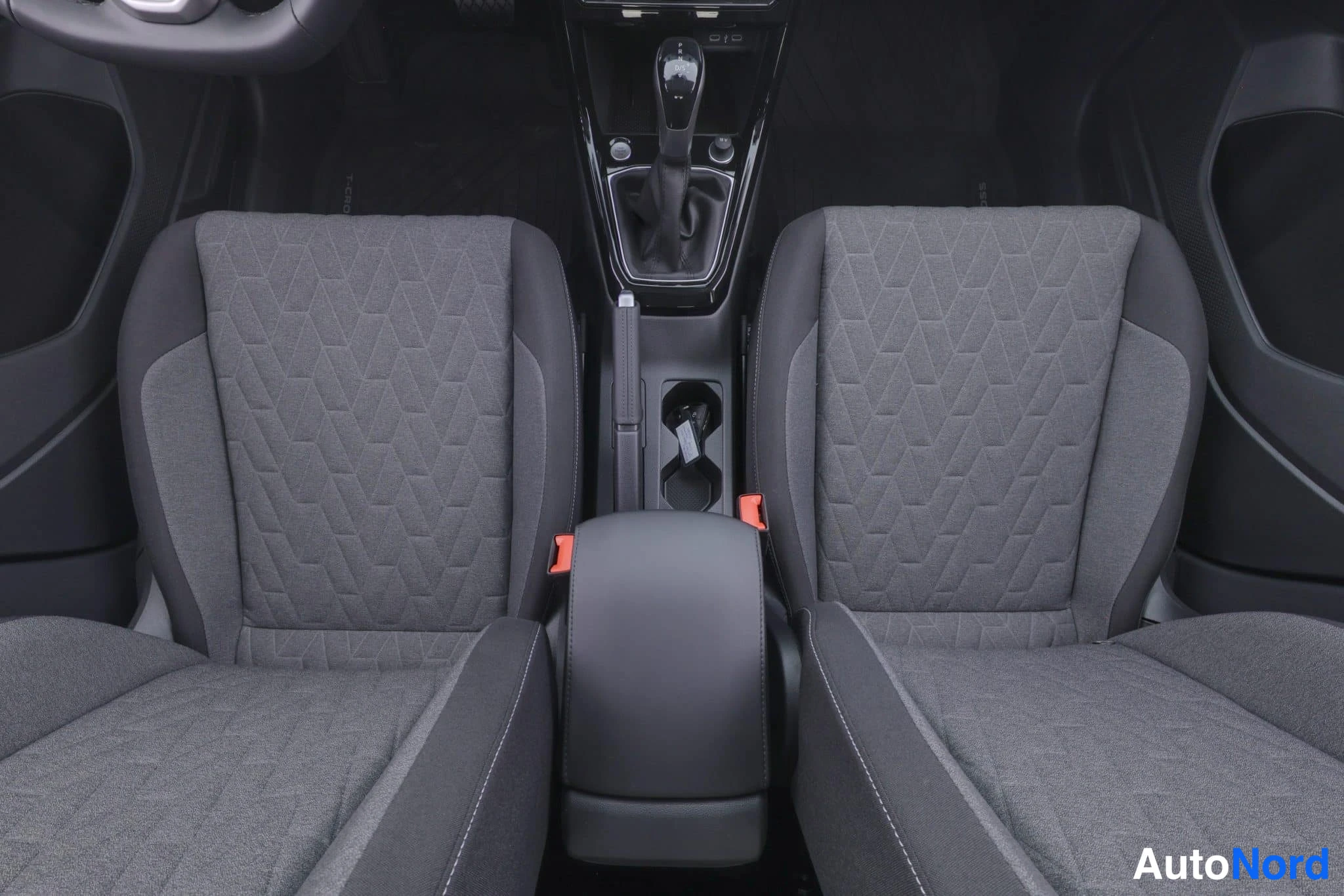 Harmaa Volkswagen T-Cross 2026, kuva 17