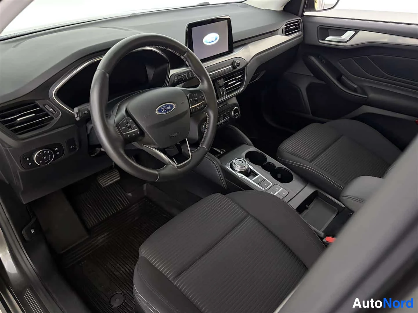 Grå Ford Focus 2020, bild 16