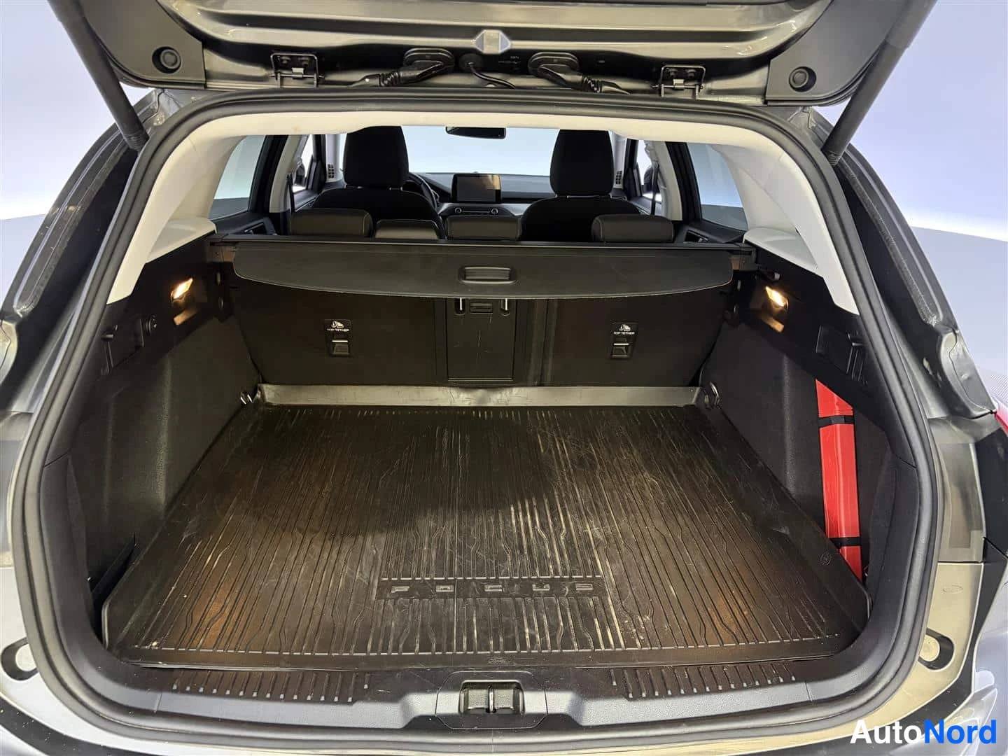 Grå Ford Focus 2020, bild 20