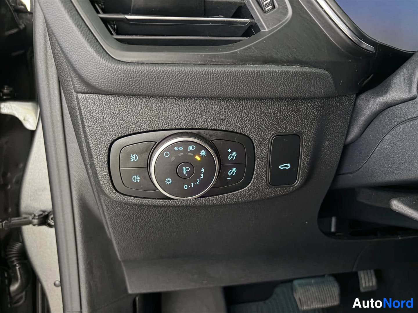 Grå Ford Focus 2020, bild 31