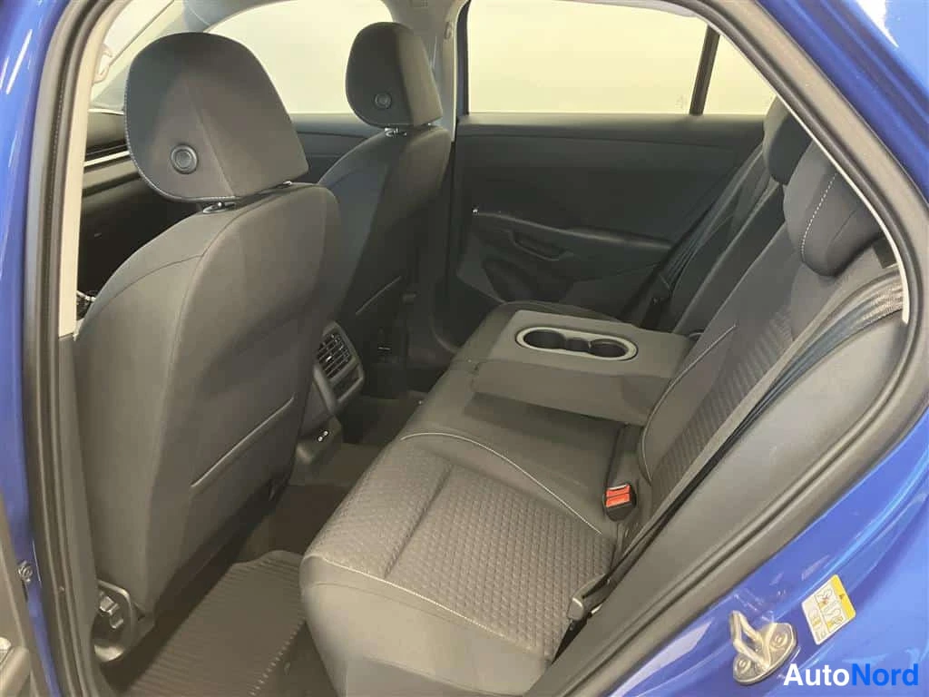 Sininen Volkswagen T-Roc 2026, kuva 8
