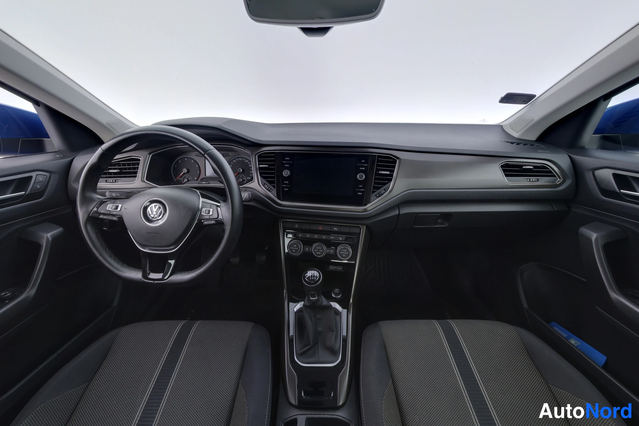 Sininen Volkswagen T-Roc 2019, kuva 14