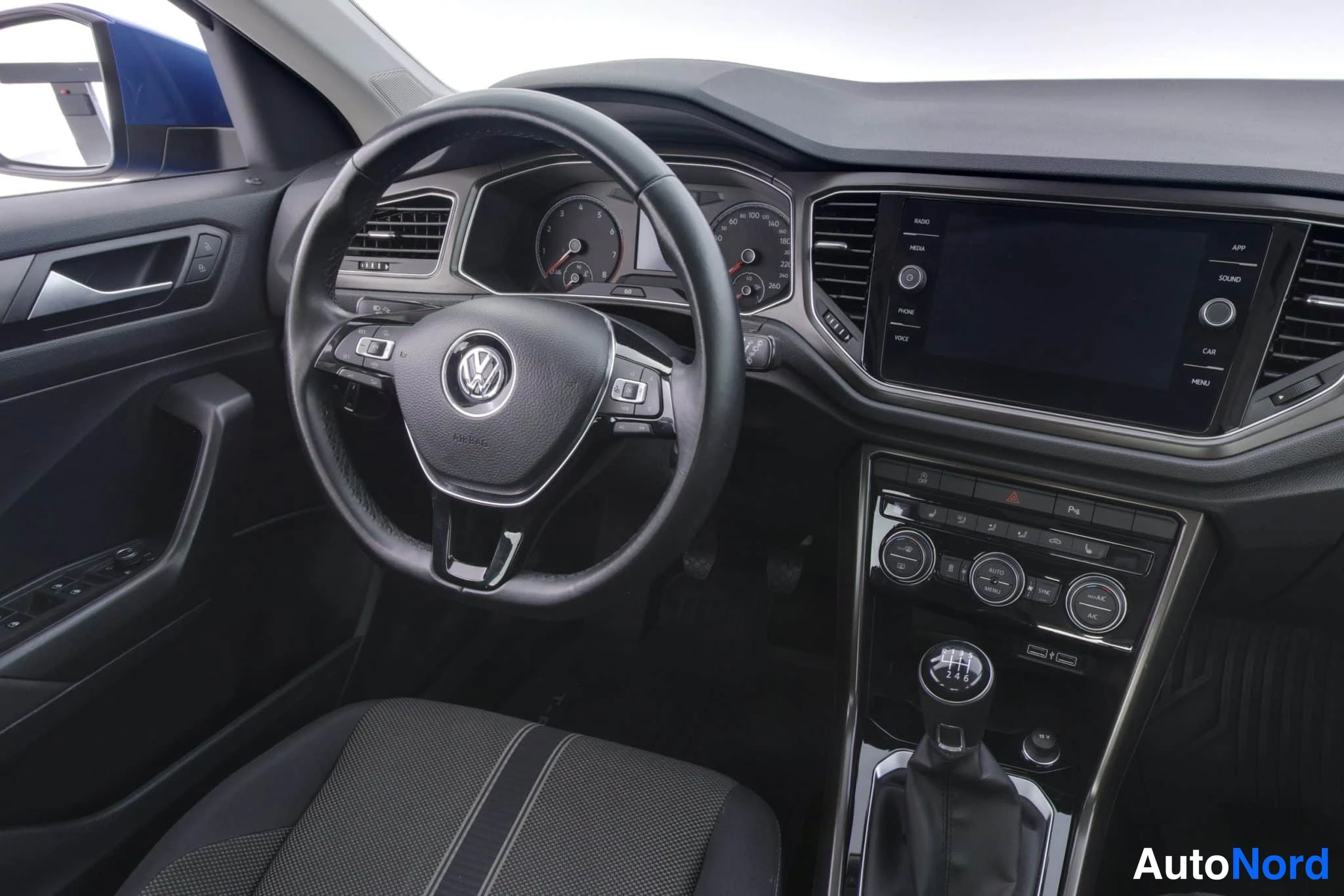 Sininen Volkswagen T-Roc 2019, kuva 15