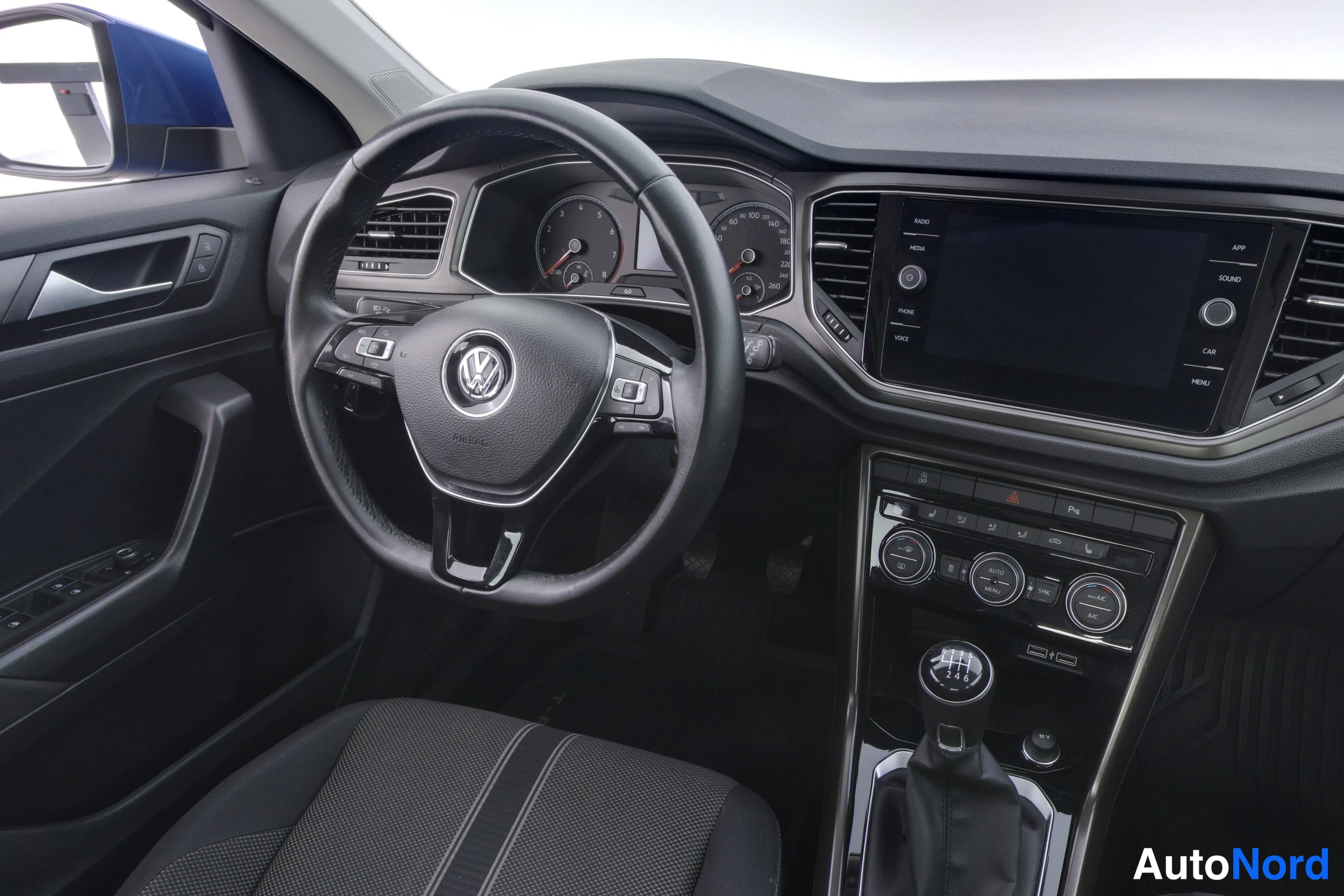 Sininen Volkswagen T-Roc 2019, kuva 16