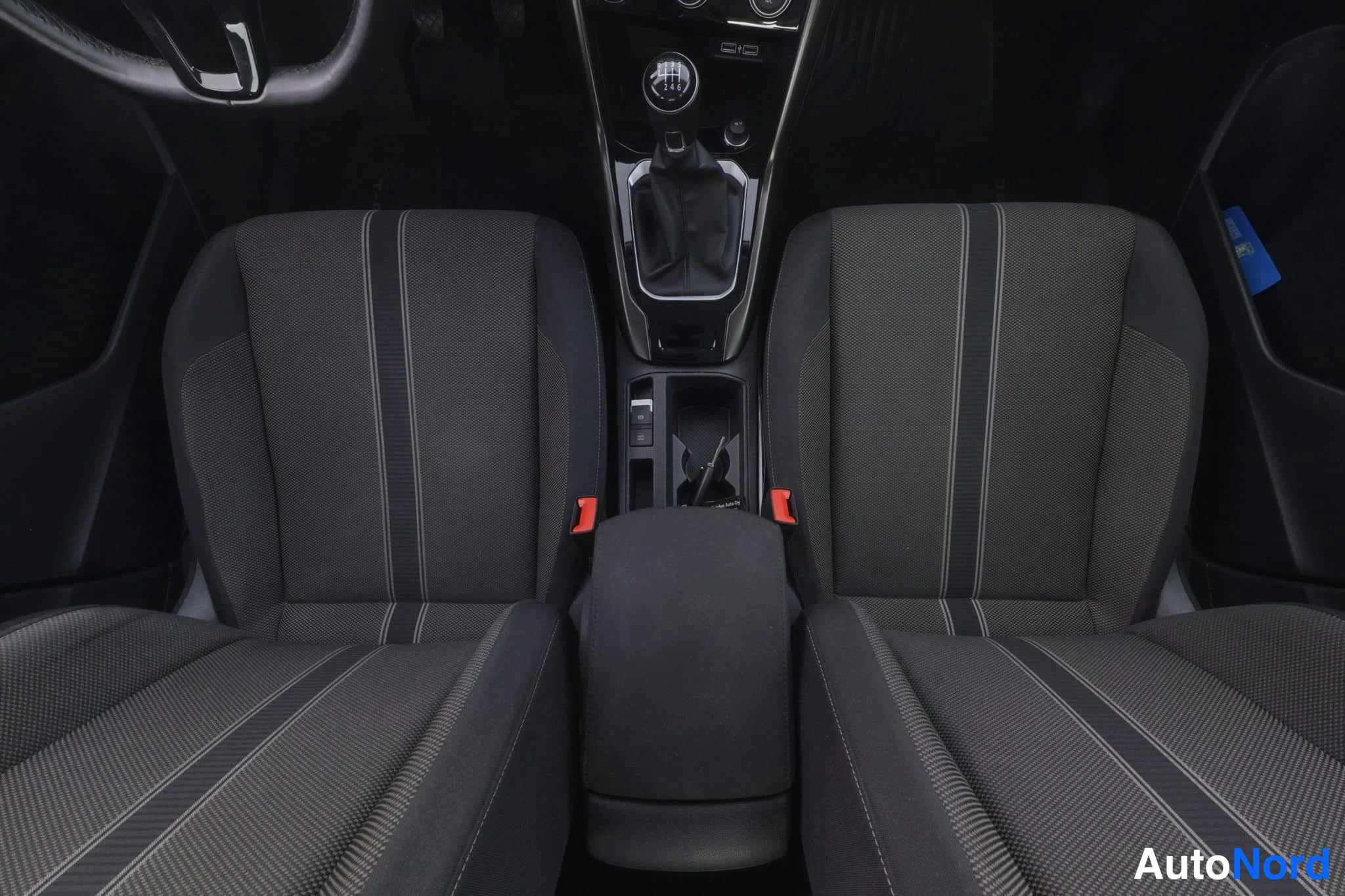 Sininen Volkswagen T-Roc 2019, kuva 17