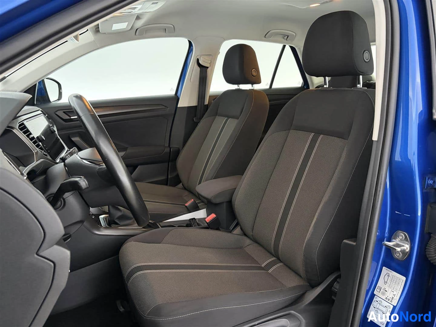 Sininen Volkswagen T-Roc 2019, kuva 19