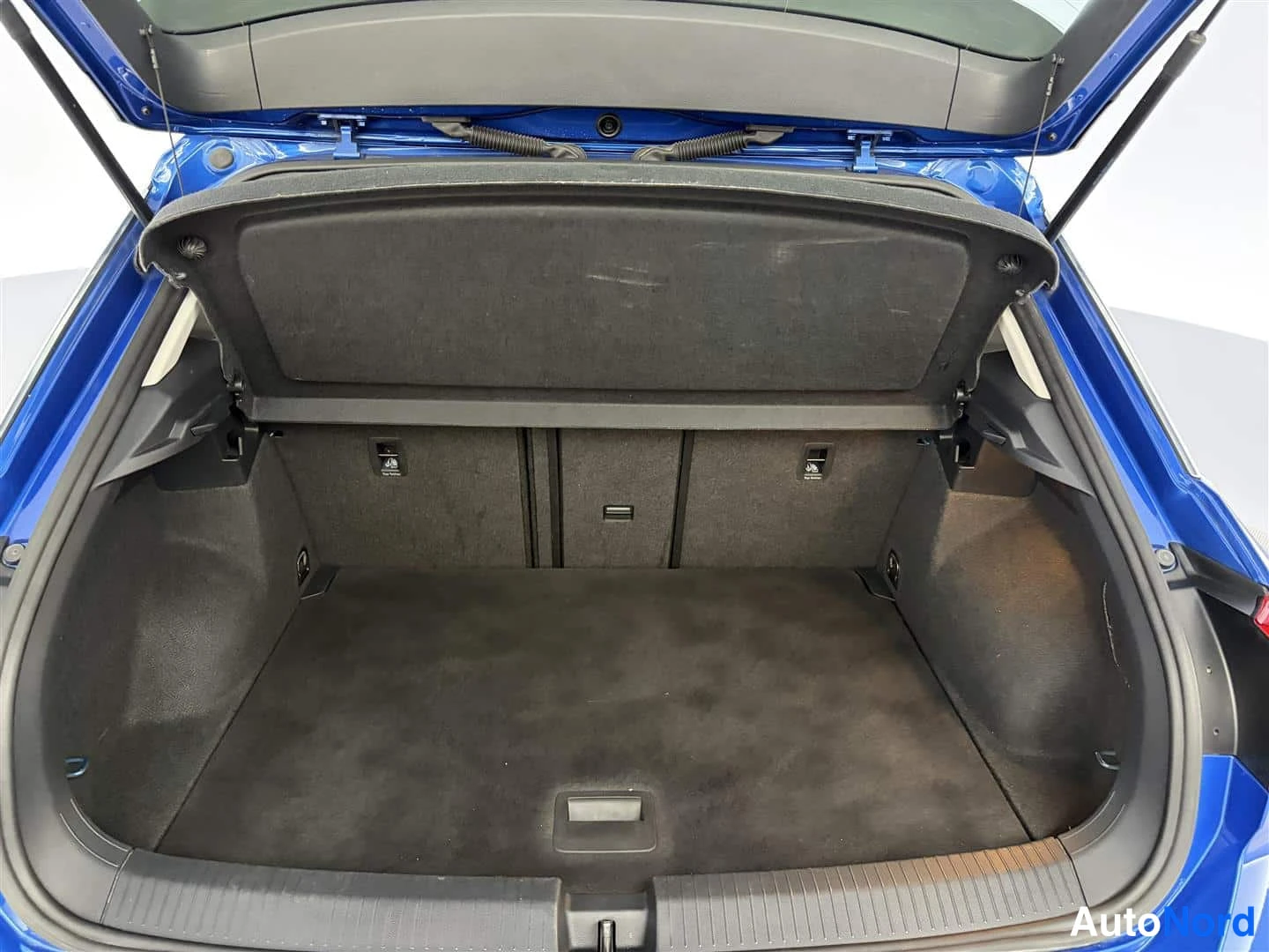 Sininen Volkswagen T-Roc 2019, kuva 22
