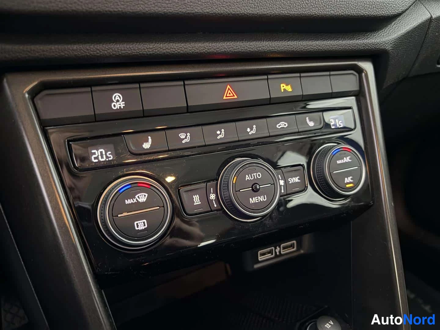 Sininen Volkswagen T-Roc 2019, kuva 27