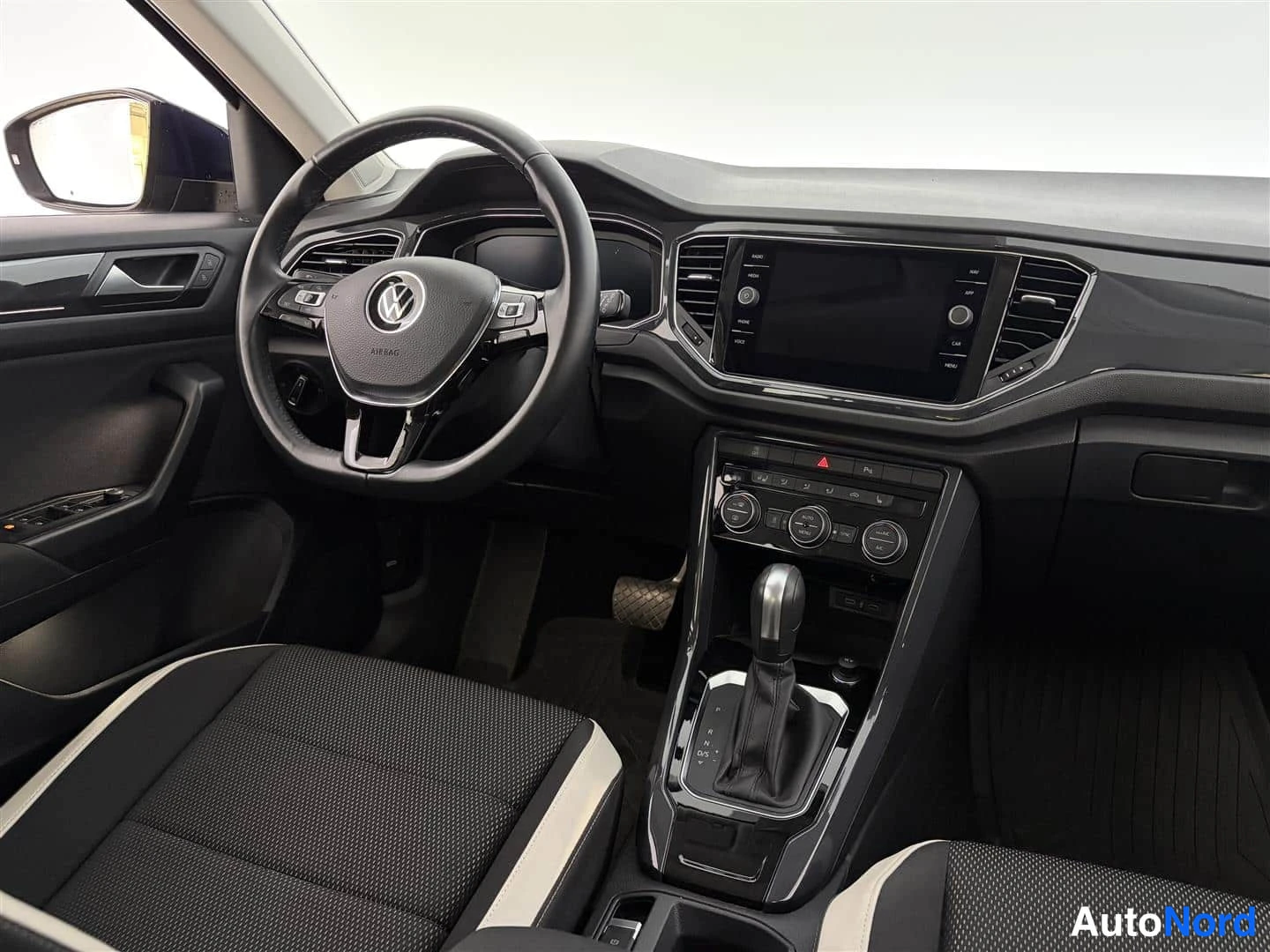 Sininen Volkswagen T-Roc 2022, kuva 15