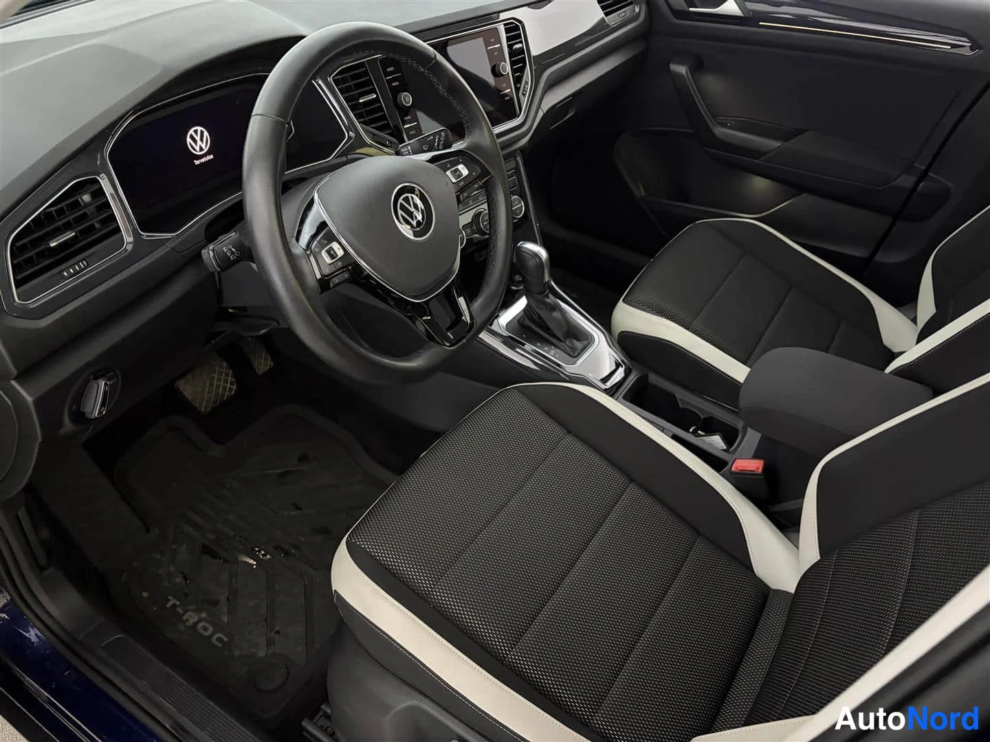 Sininen Volkswagen T-Roc 2022, kuva 17