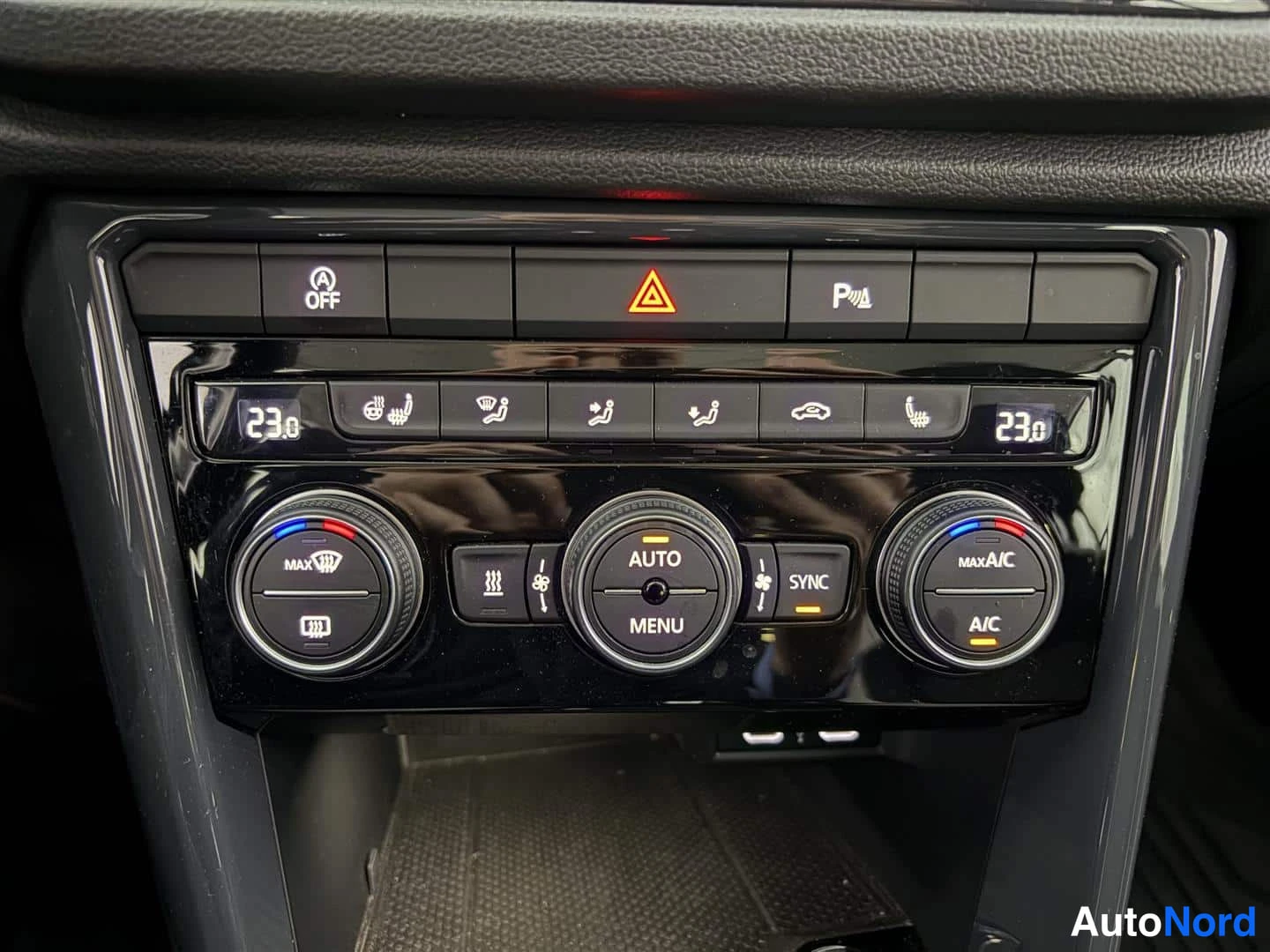 Sininen Volkswagen T-Roc 2022, kuva 24