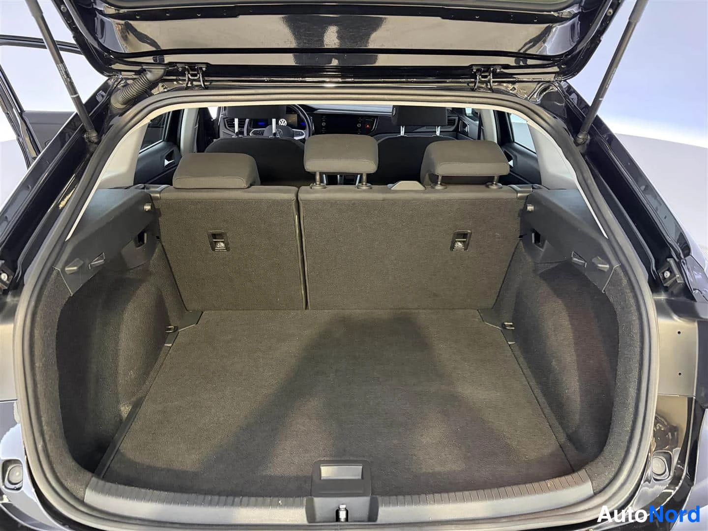 Musta Volkswagen Taigo 2021, kuva 19