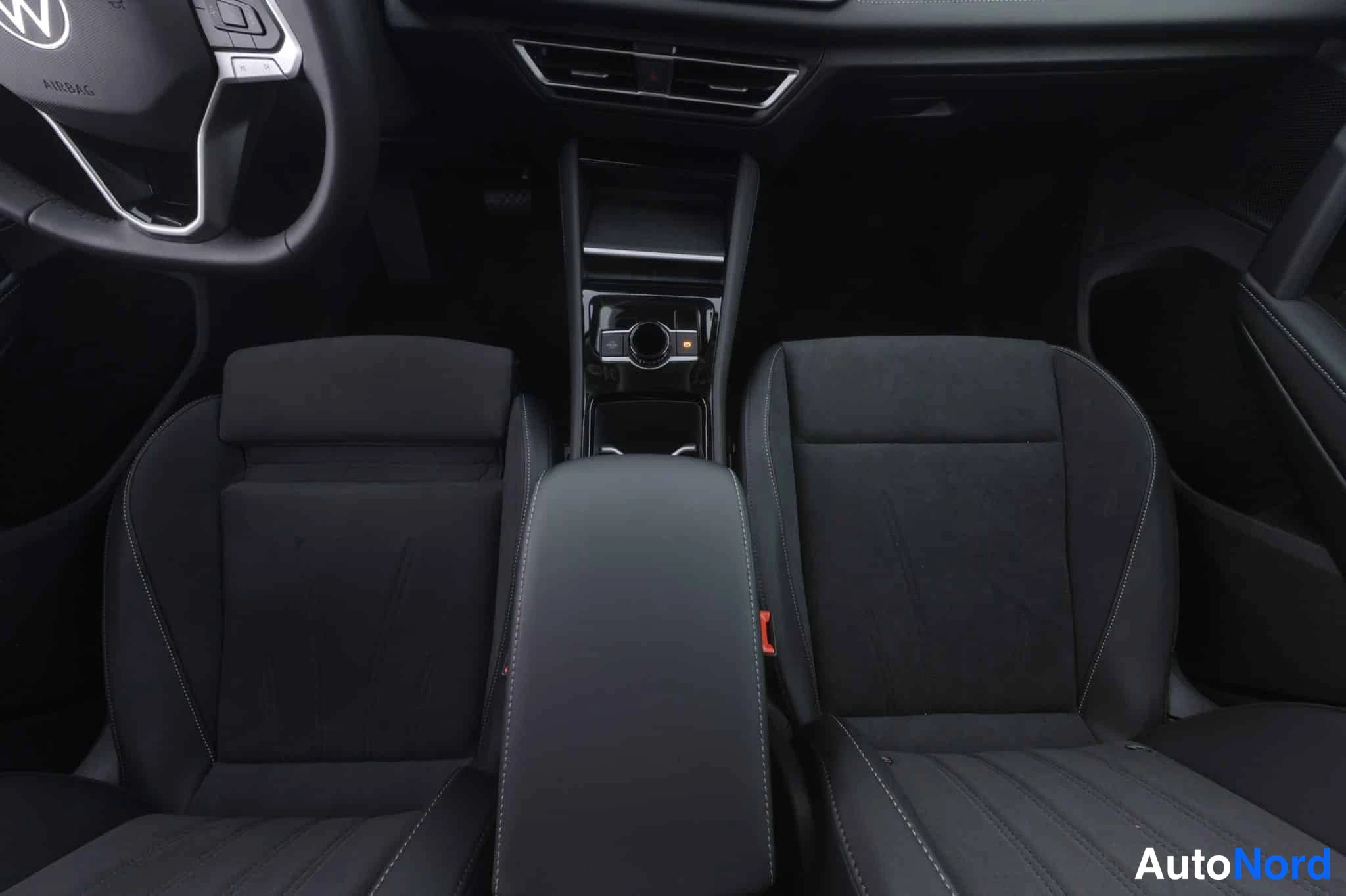 Sininen Volkswagen Tiguan 2026, kuva 17