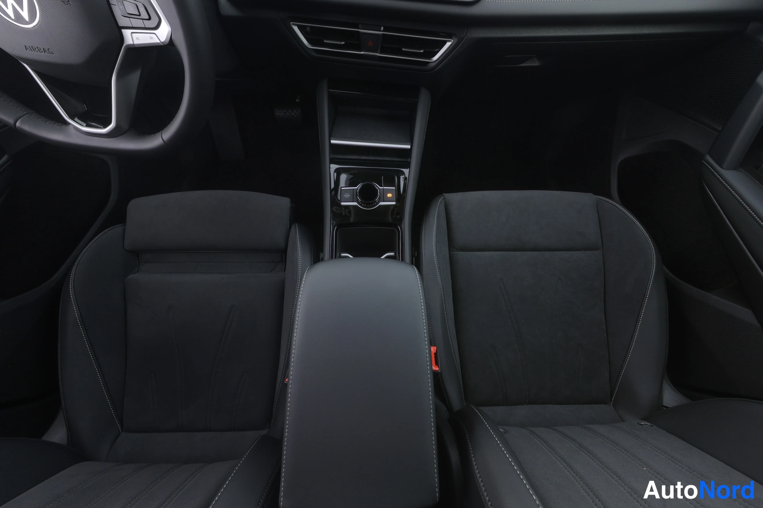 Sininen Volkswagen Tiguan 2026, kuva 18