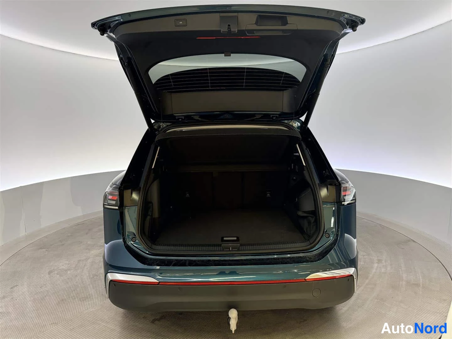 Sininen Volkswagen Tiguan 2026, kuva 23