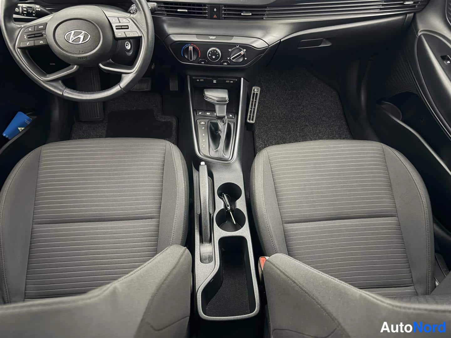 Röd Hyundai i20 2021, bild 13