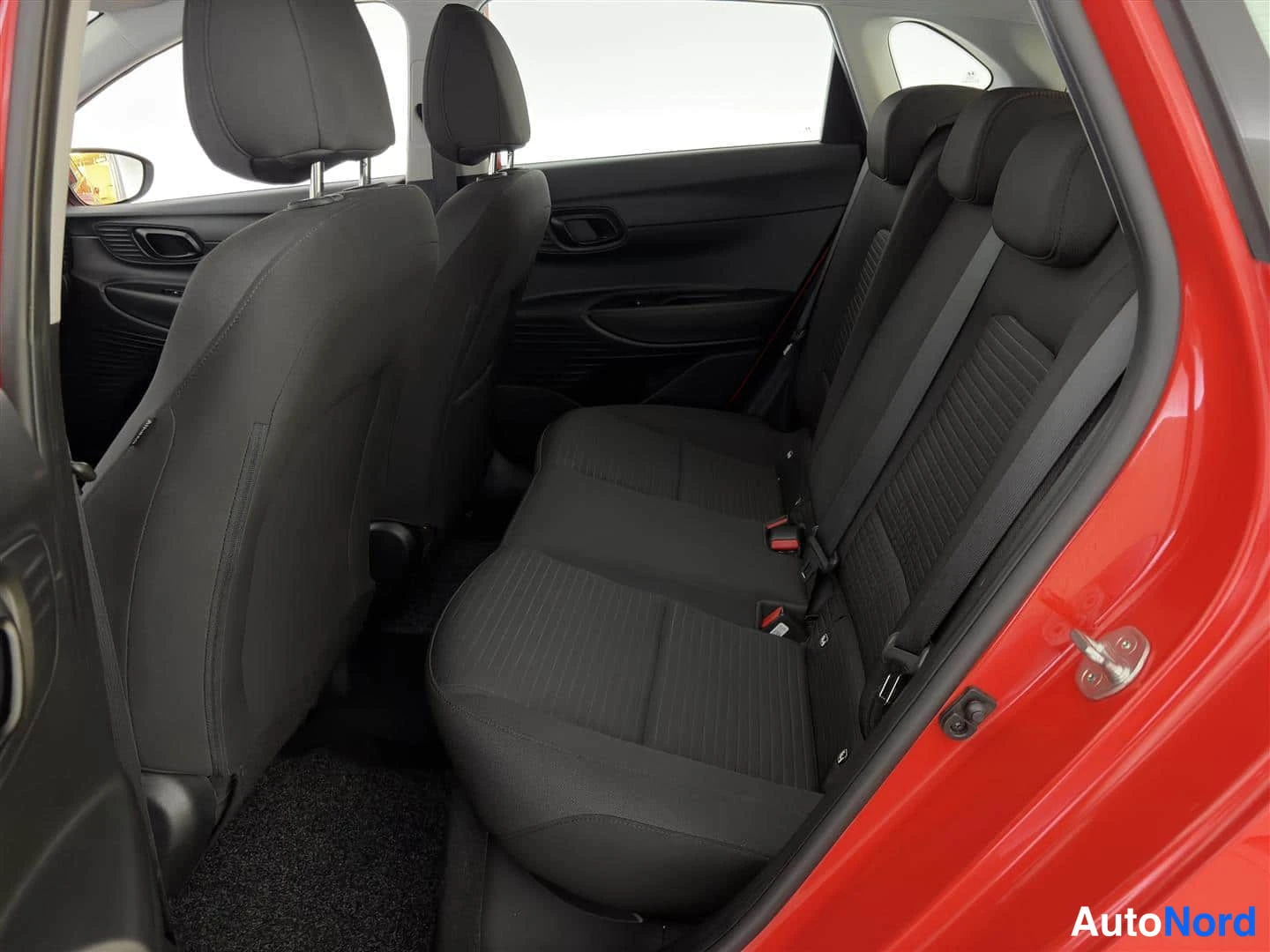 Röd Hyundai i20 2021, bild 17