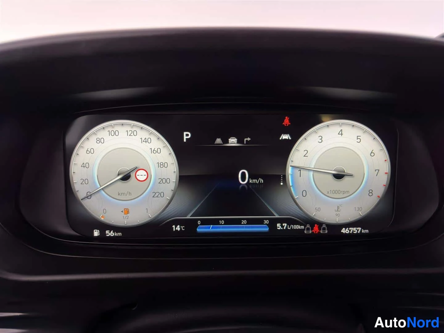 Röd Hyundai i20 2021, bild 19