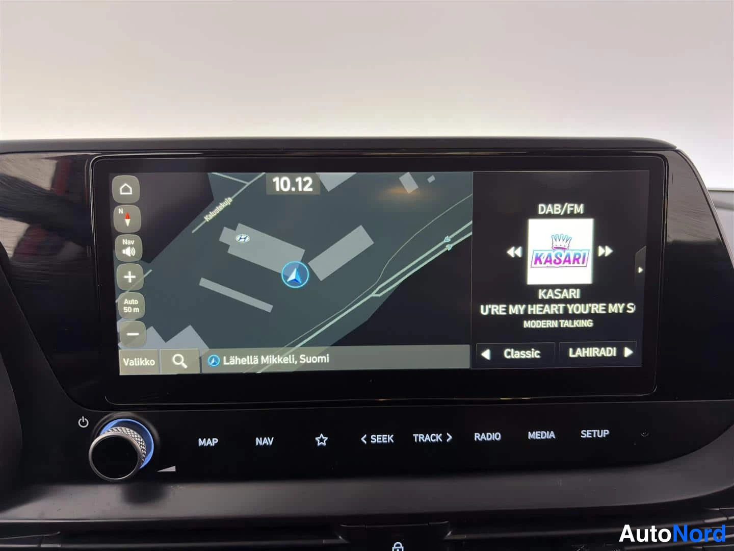 Röd Hyundai i20 2021, bild 20