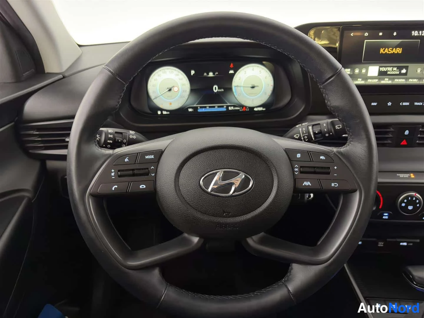 Röd Hyundai i20 2021, bild 25