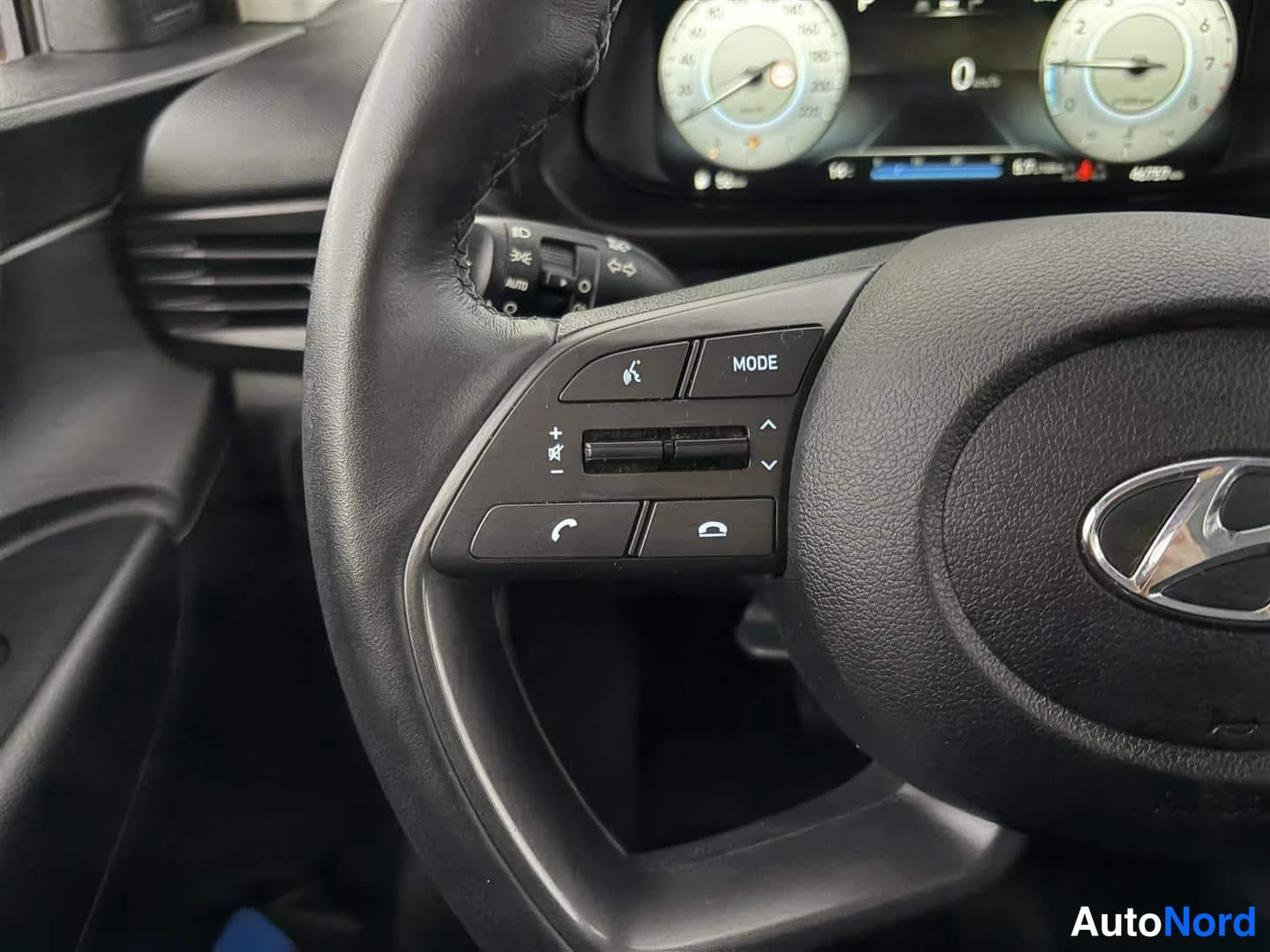 Röd Hyundai i20 2021, bild 26