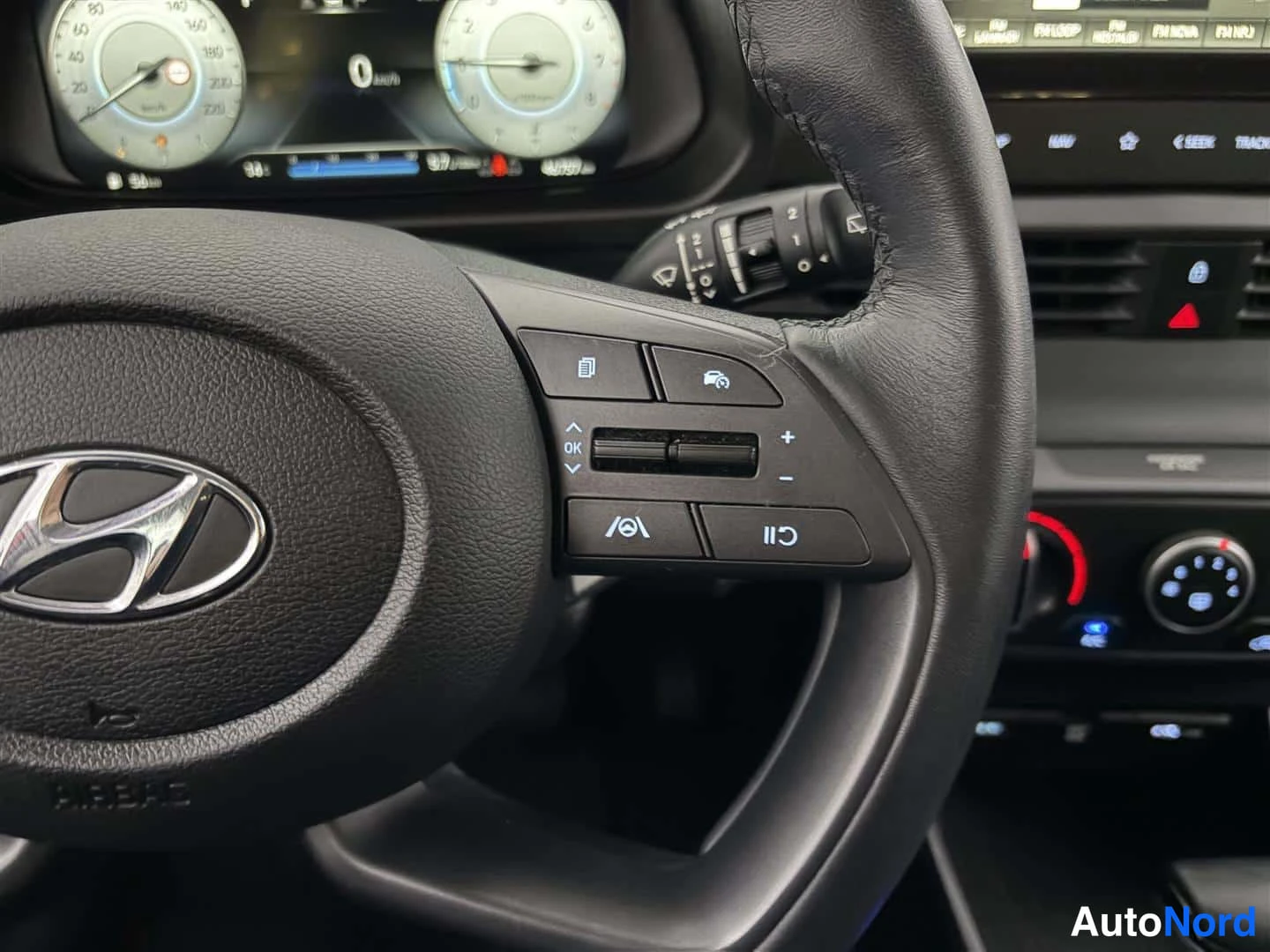 Röd Hyundai i20 2021, bild 27