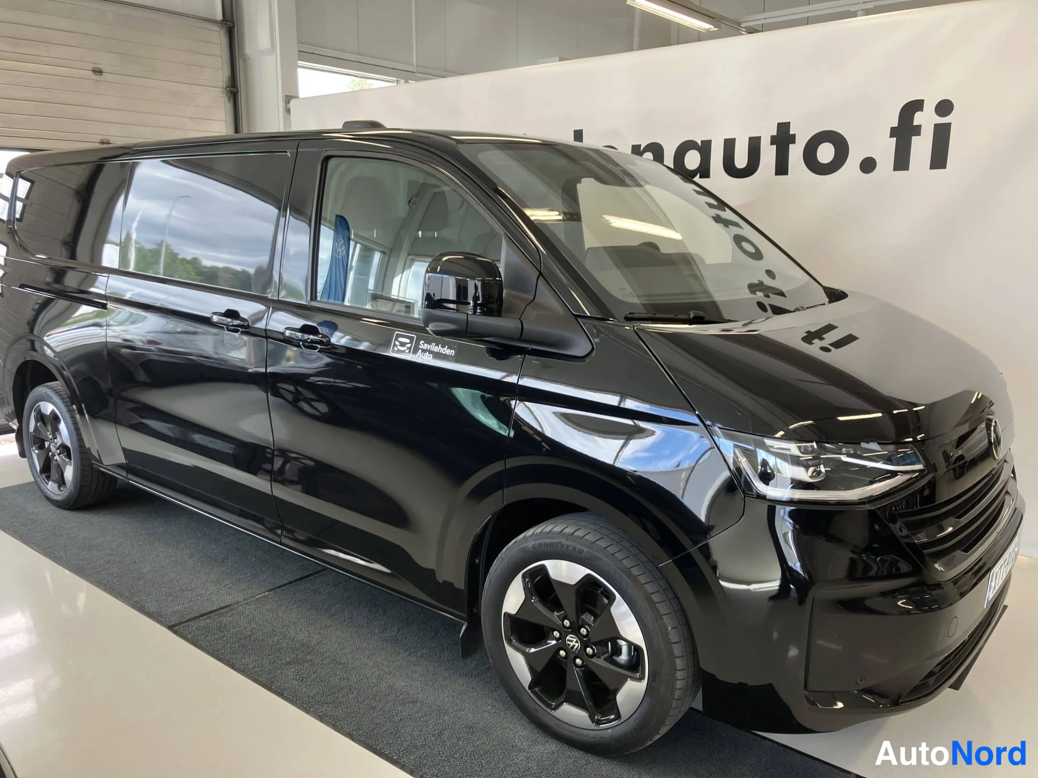 Musta Volkswagen Transporter 2026, kuva 9
