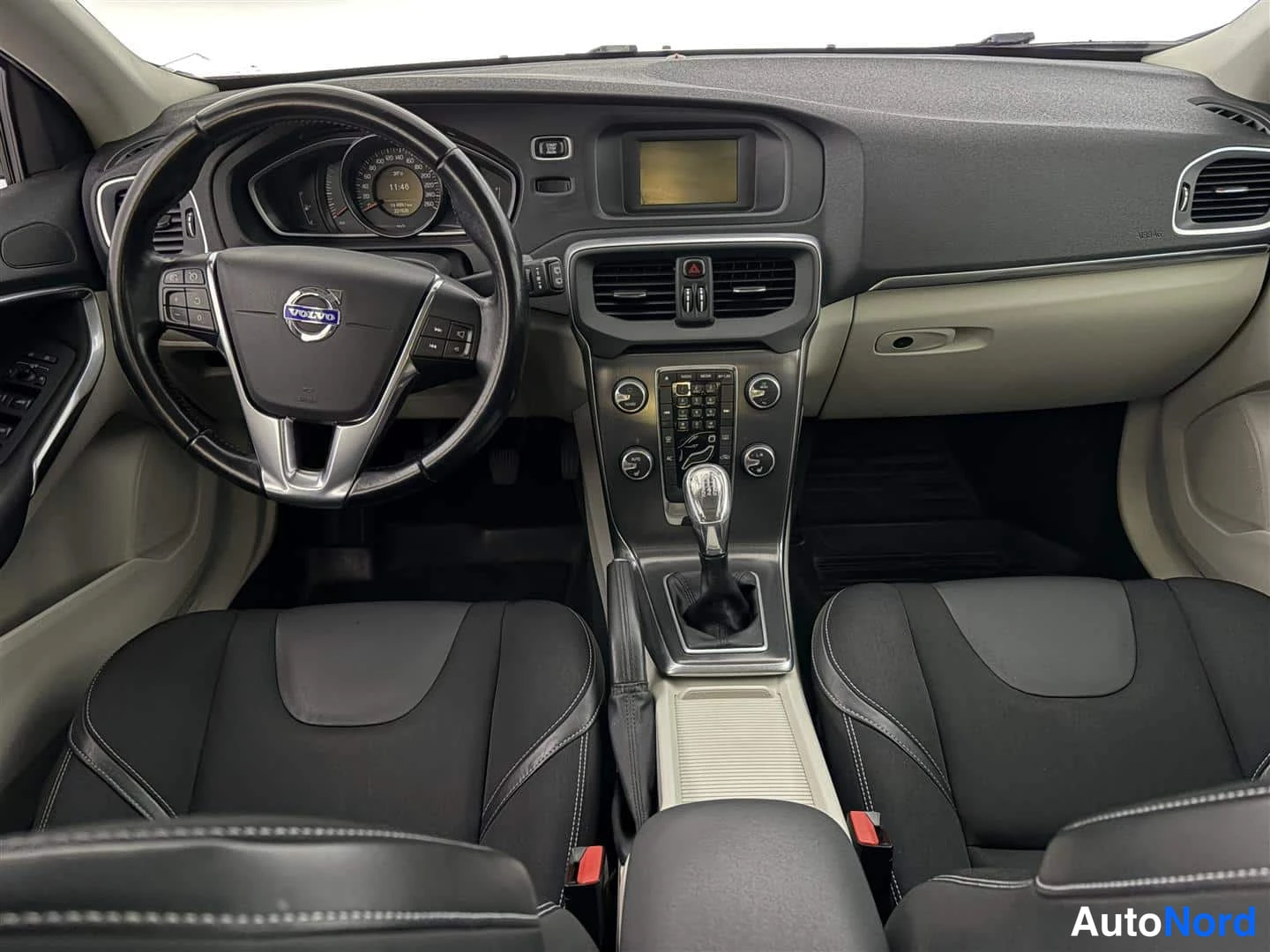 Punainen Volvo V40 2013, kuva 13