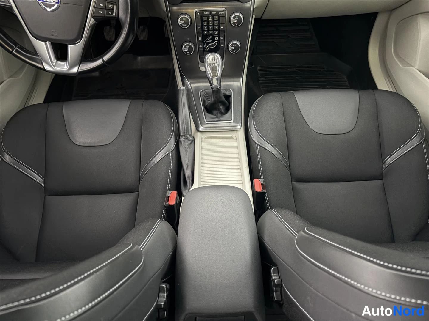 Punainen Volvo V40 2013, kuva 14