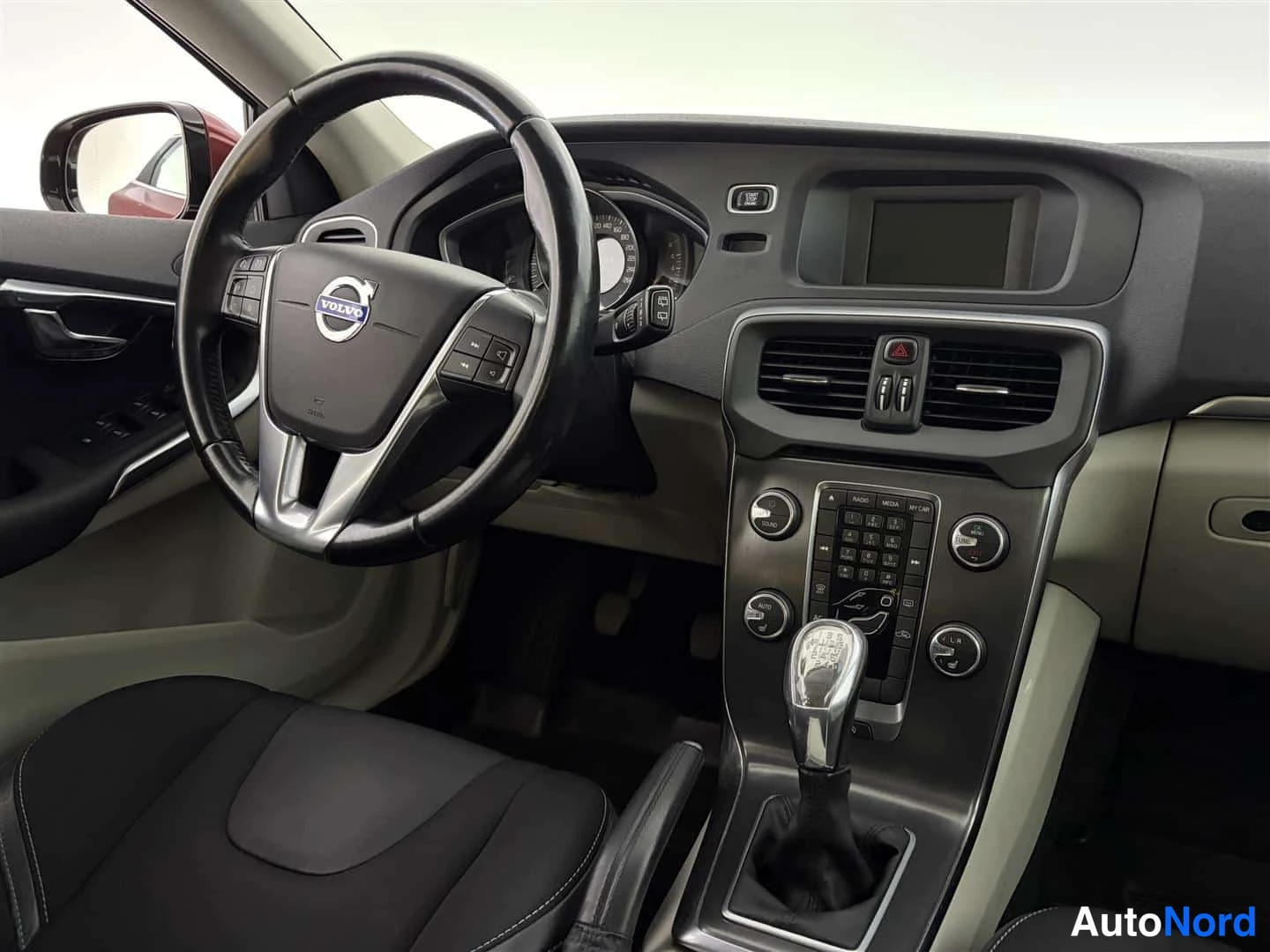 Punainen Volvo V40 2013, kuva 15