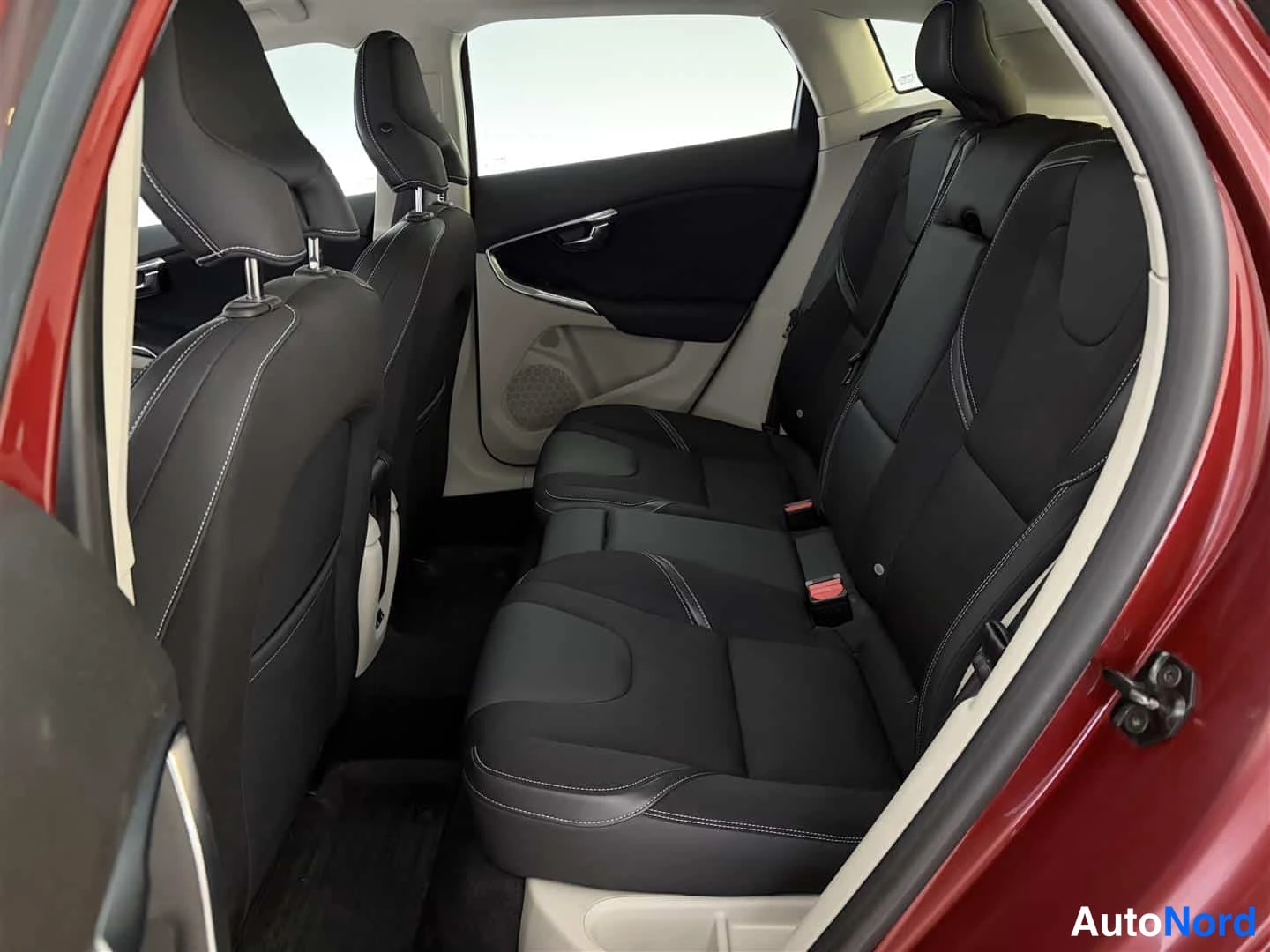 Punainen Volvo V40 2013, kuva 18