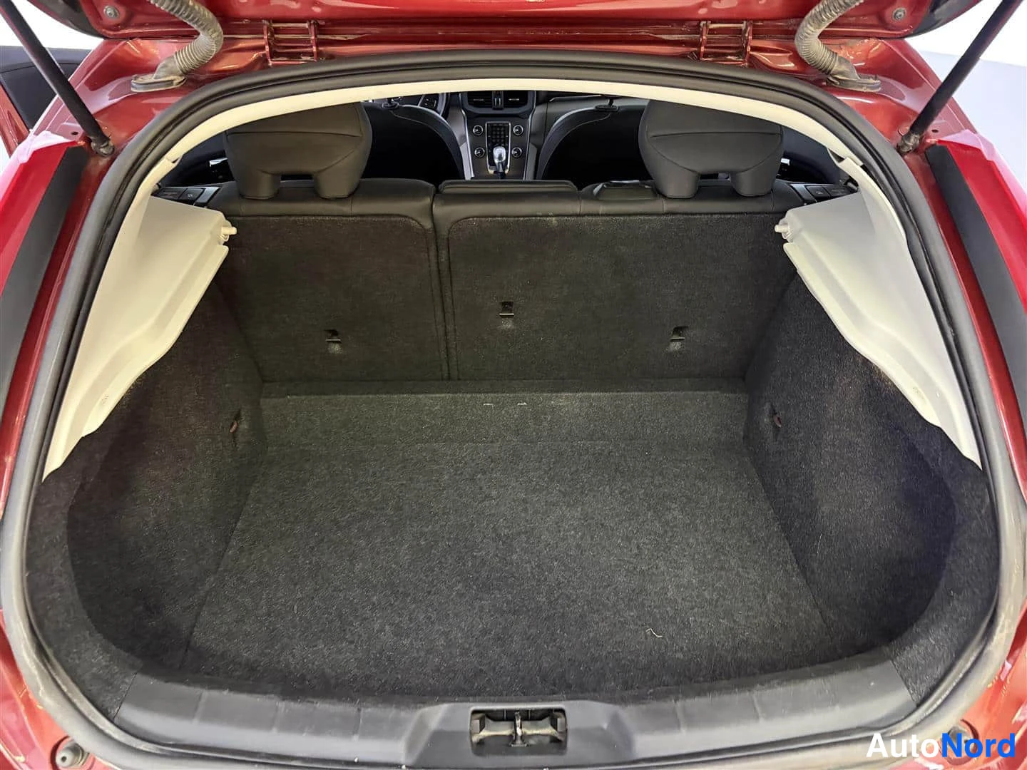 Punainen Volvo V40 2013, kuva 19