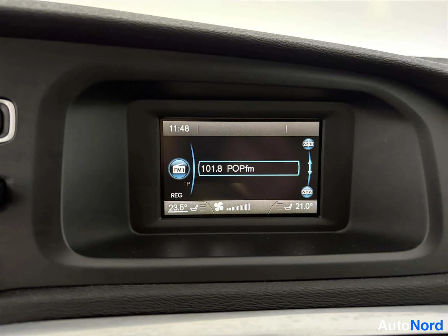 Punainen Volvo V40 2013, kuva 21