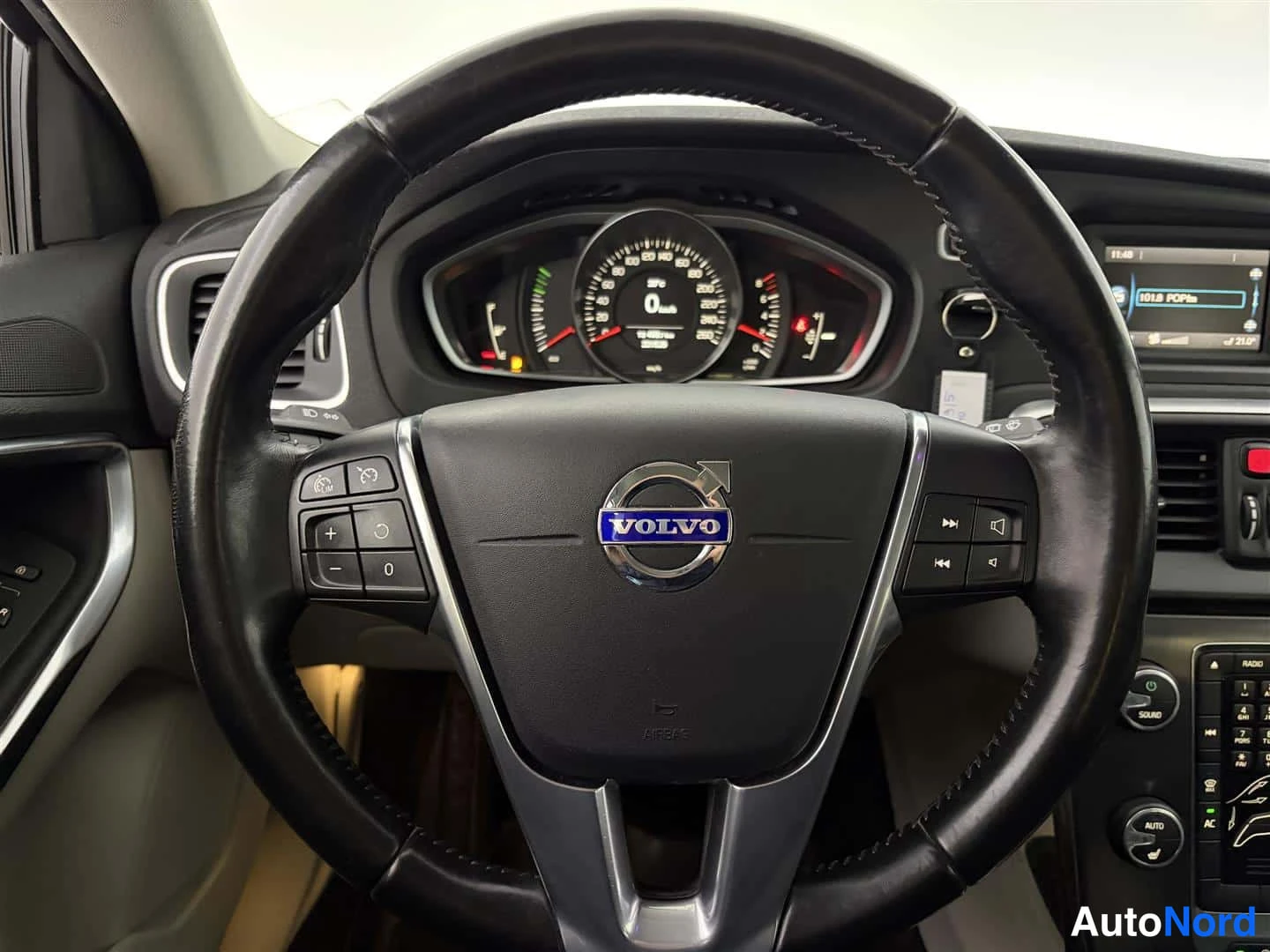 Punainen Volvo V40 2013, kuva 24